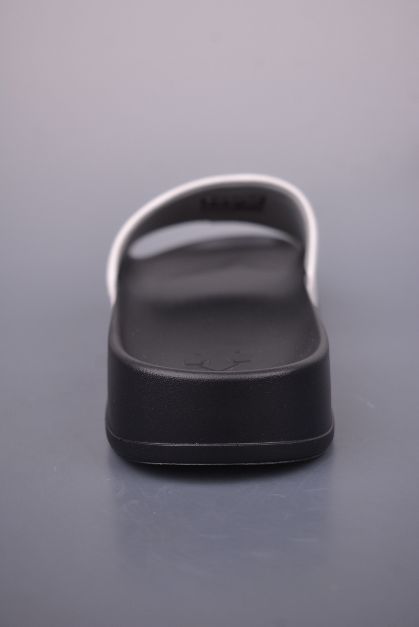 迪桑特DESCENTE Lcing Nars 百搭柔软 防滑一字拖鞋  SP322LSD91