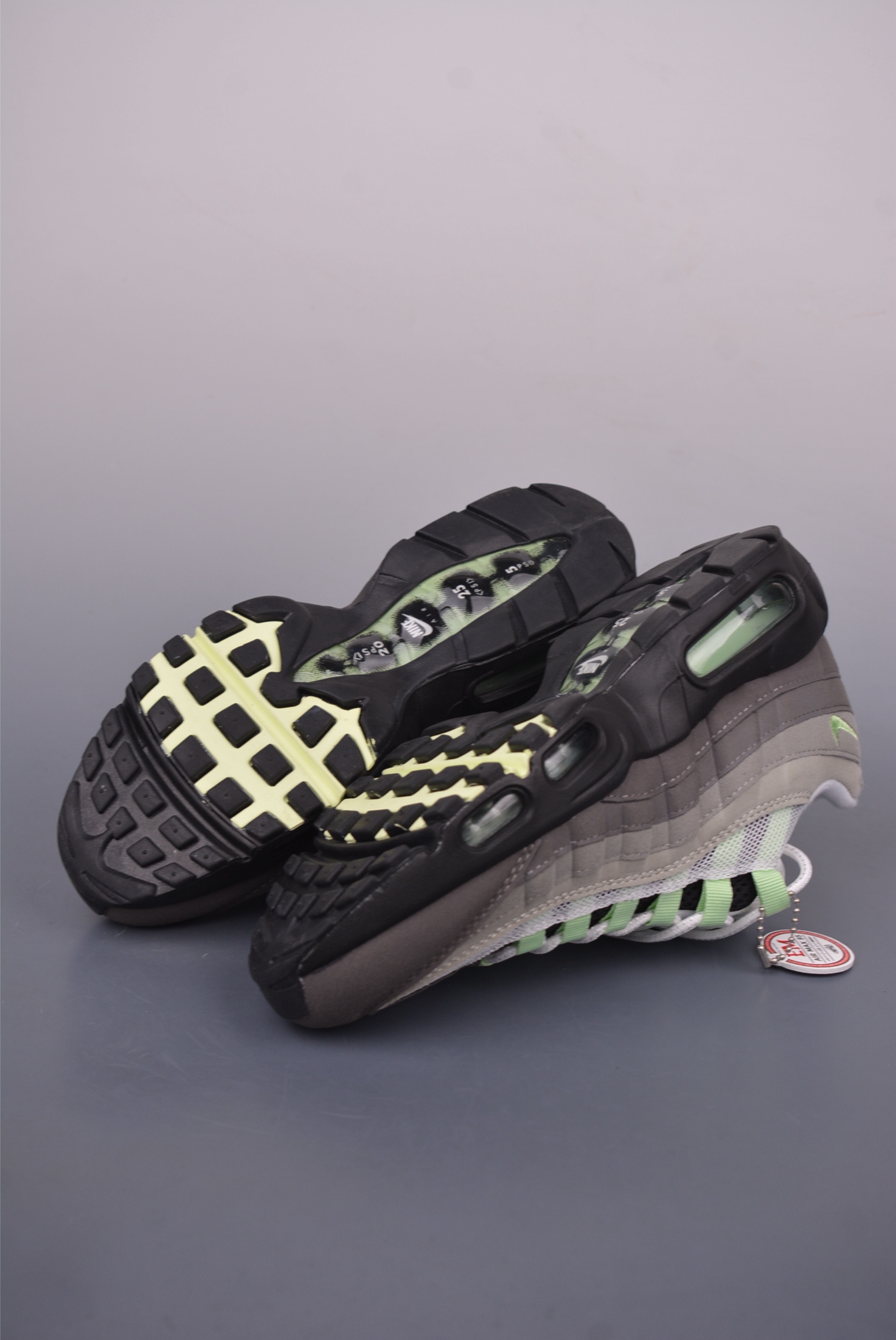 Nike Air Max 95: Iconic Design, Cushioned Comfort, and Versatile Style 4 i1749509499175 5415 0 2