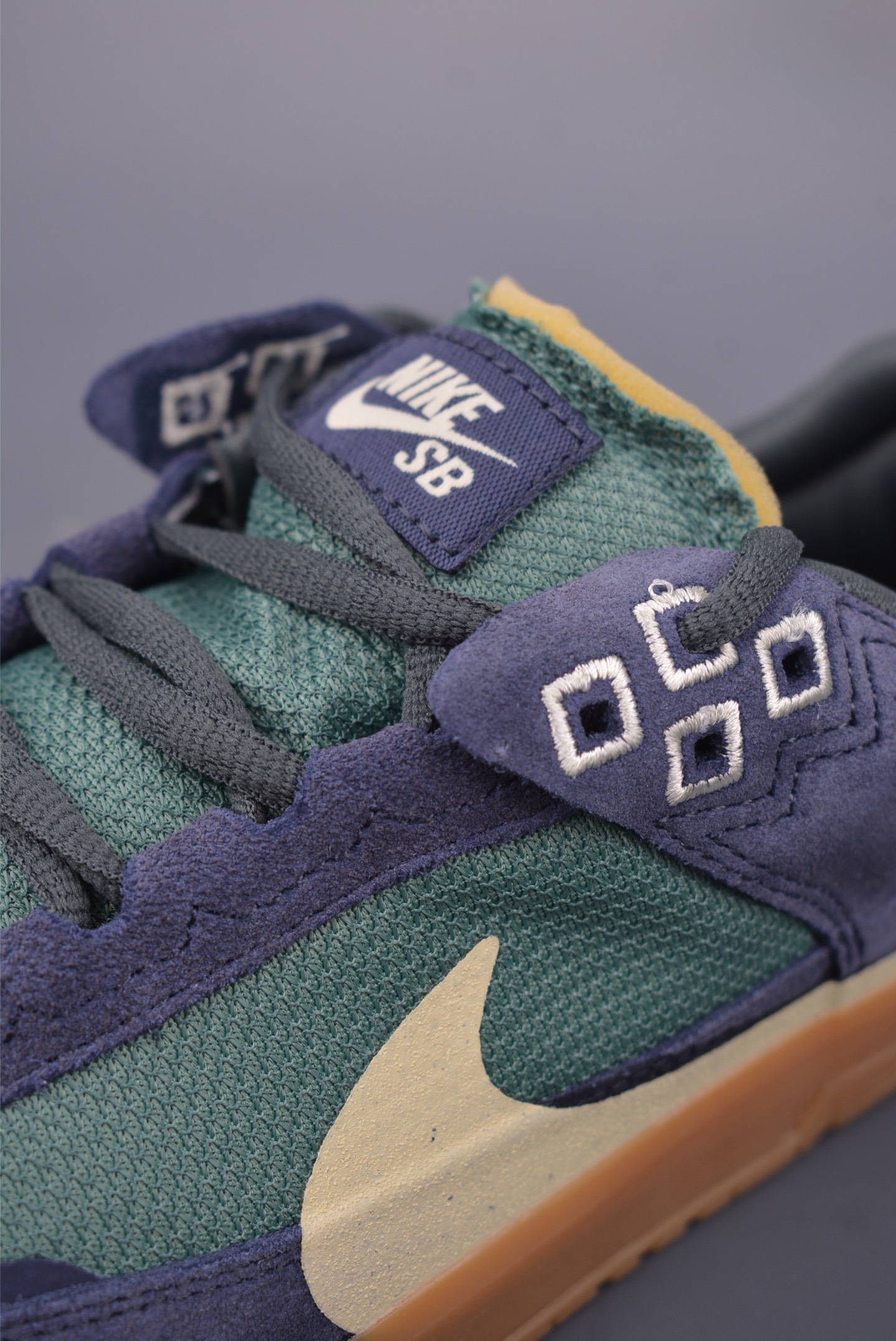 Nike SB Day One Low-Top Sneakers - Air Zoom Cushioning, Flexible & Durable 8 i1749512319560 8350 0 6