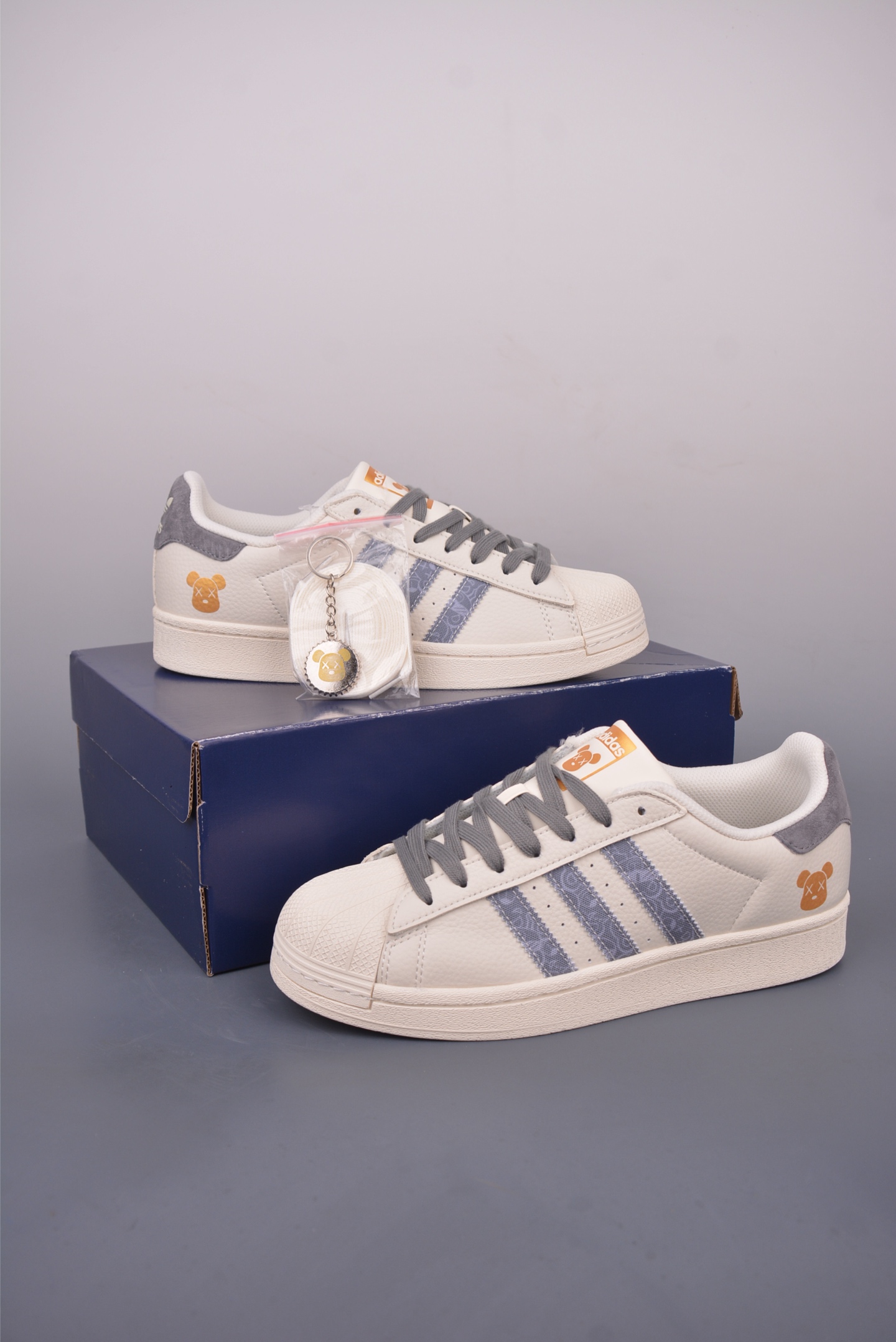 Adidas Originals Superstar Kaws DIY Edition White Leather Sneakers 5 i1749512585629 8225 0 4