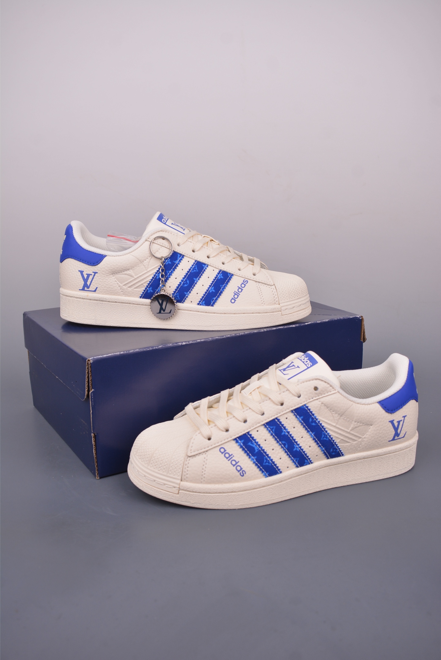 Adidas Originals Superstar Kaws DIY Edition White Leather Sneakers 2 i1749512608465 6531 0 1