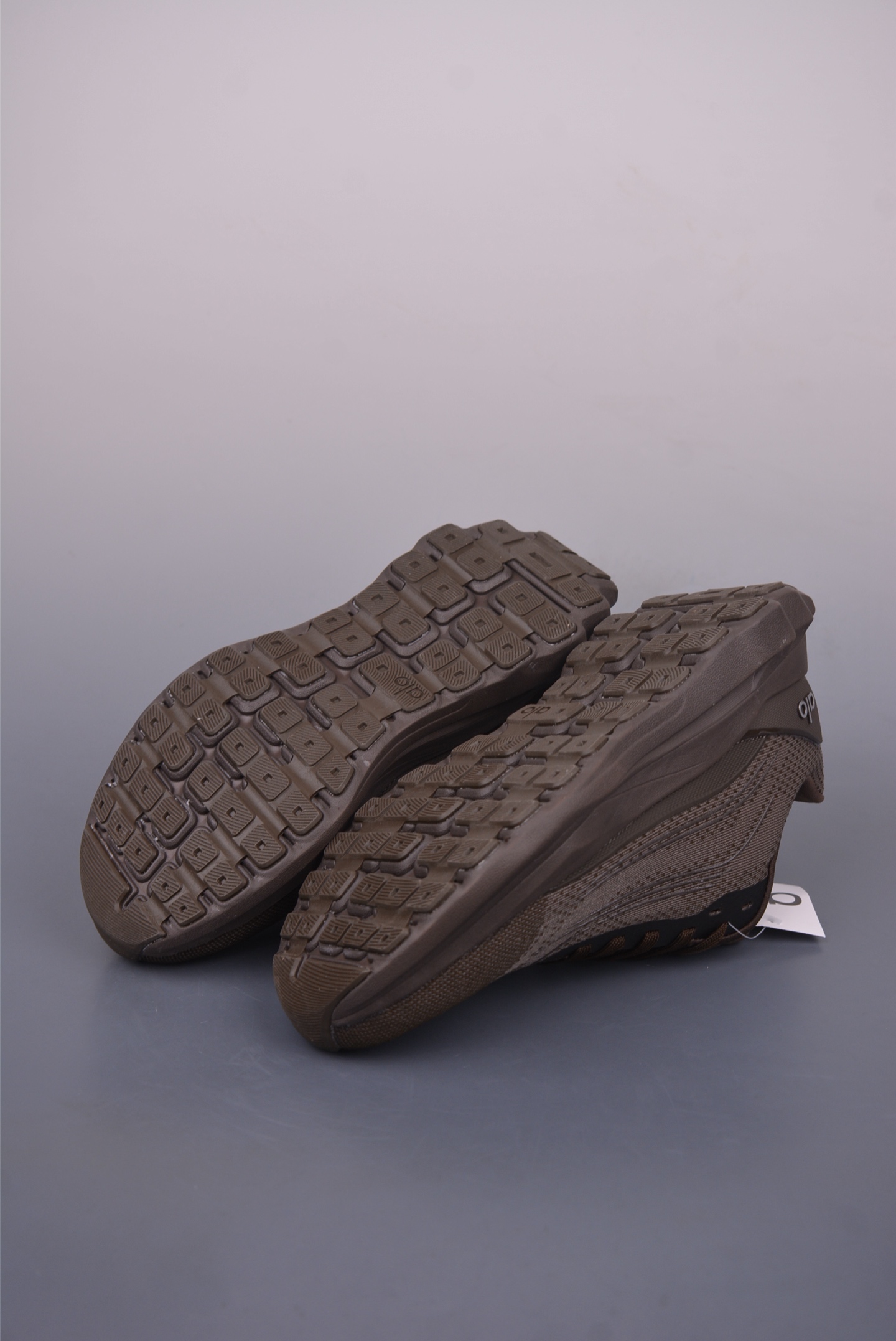 Alo Yoga Runner Mode Sneakers - Comfortable, Anti-Slip, and Wear-Resistant 3 i1749592265700 4035 0 2