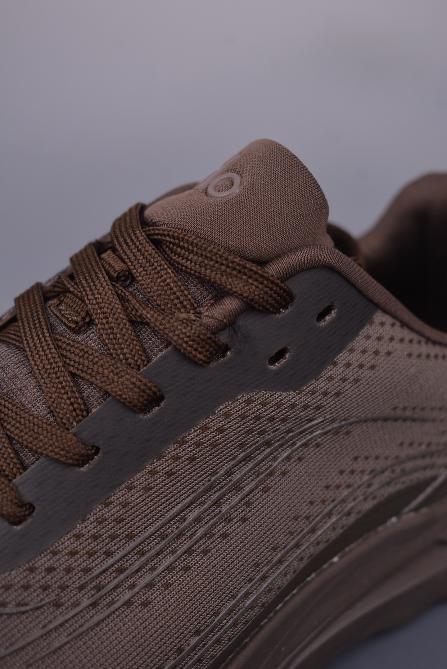 Alo Yoga Runner Mode Sneakers - Comfortable, Anti-Slip, and Wear-Resistant 7 i1749592267116 7537 0 6