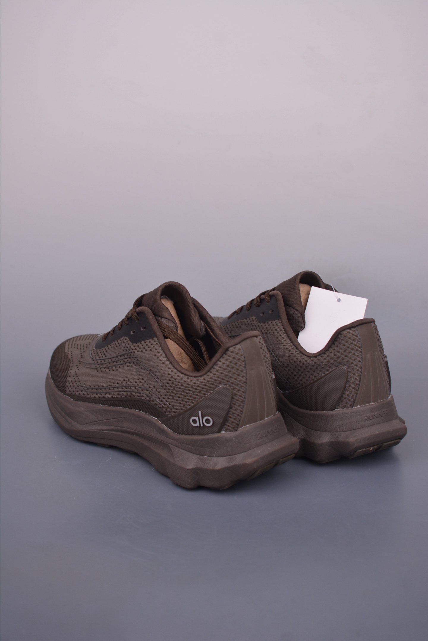 Alo Yoga Runner Mode Sneakers - Comfortable, Anti-Slip, and Wear-Resistant 2 i1749592267157 6293 0 1