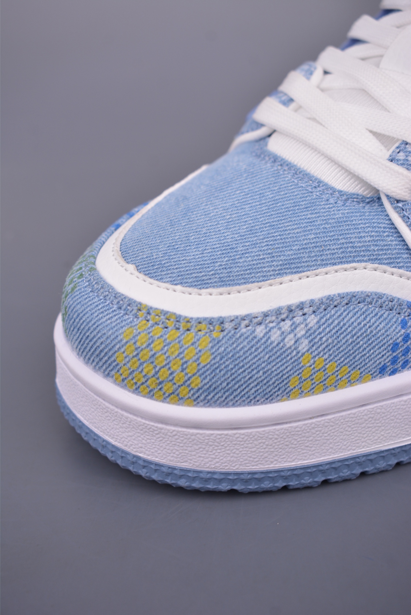 Louis Vuitton Trainer Limited Edition Sneakers - Italian Leather, Perfect Details 7 i1749592369314 2542 0 5