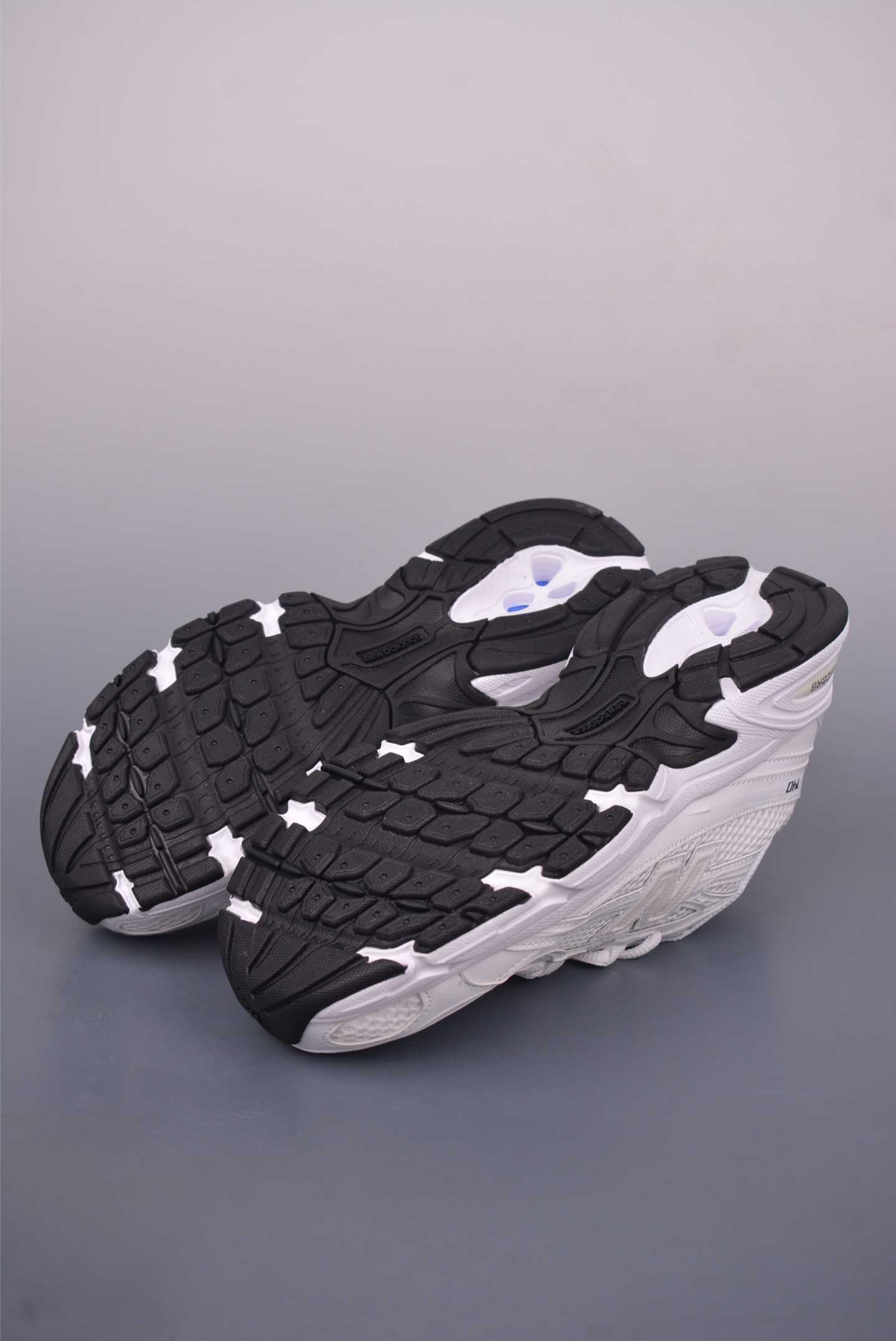 New Balance 740 Series Retro Running Shoes - Comfort & Style 4 i1749592648078 309 0 2