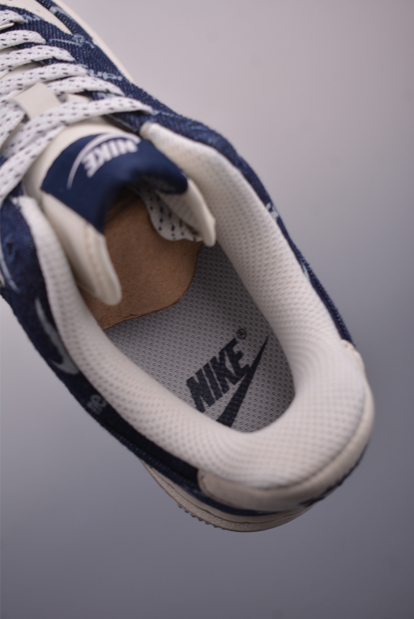 Nike Air Force 1 Low Supreme Collab - Authentic Design, Perfect Fit 10 i1749593147997 1875 0 8