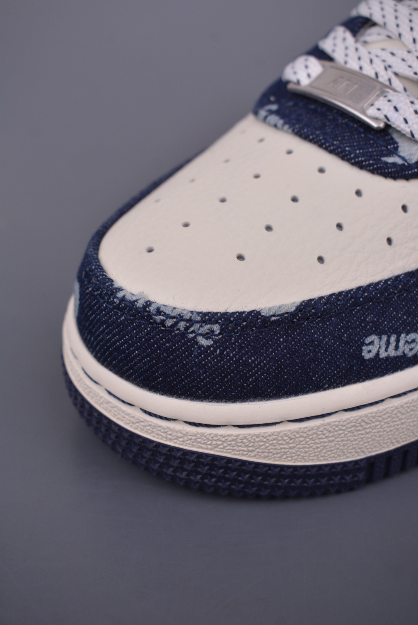 Nike Air Force 1 Low Supreme Collab - Authentic Design, Perfect Fit 7 i1749593148001 2258 0 5