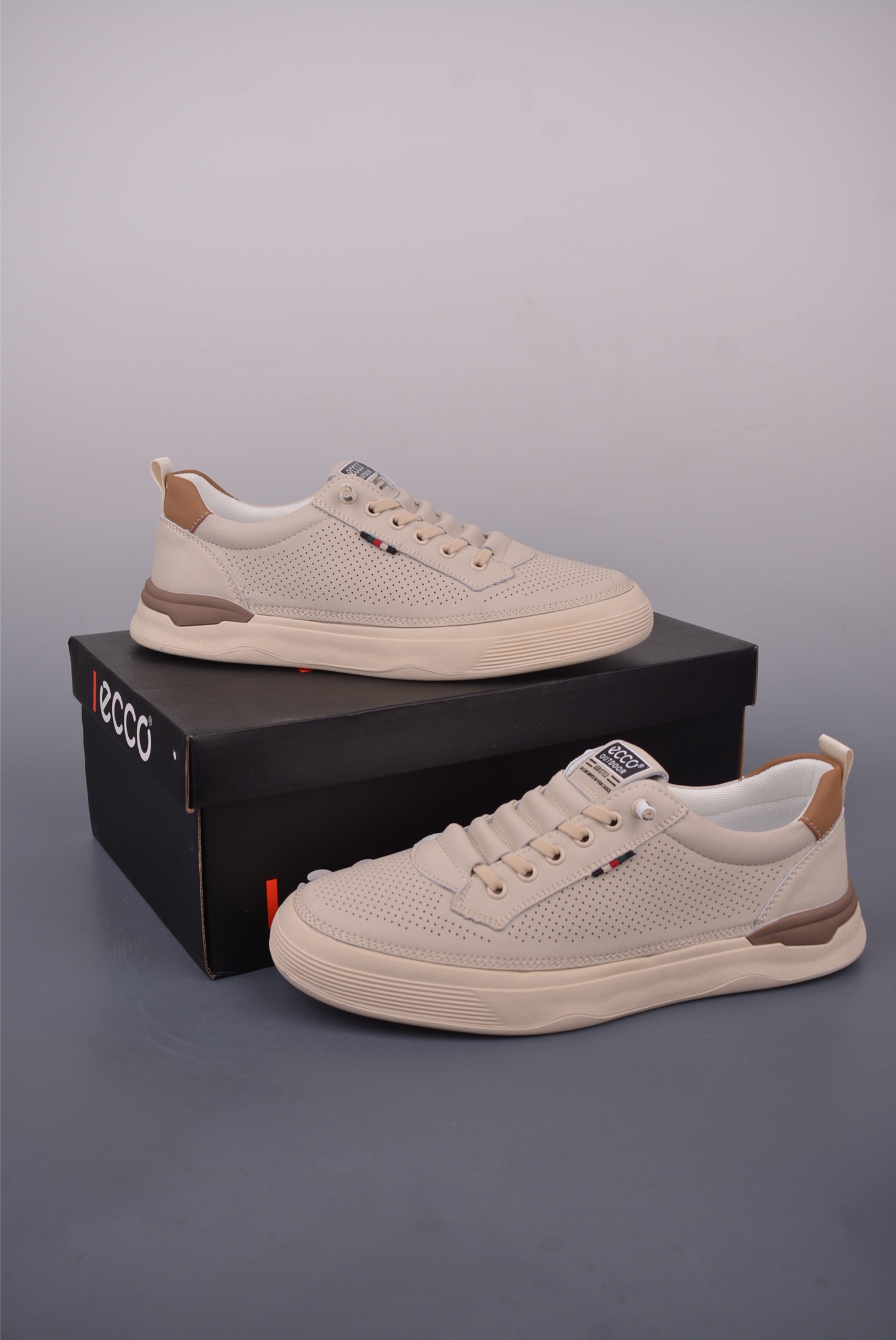 ECCO Men's Lightweight Leather Sneakers - Comfortable & Stylish Casual Shoes 5 i1749593771544 2143 0 4
