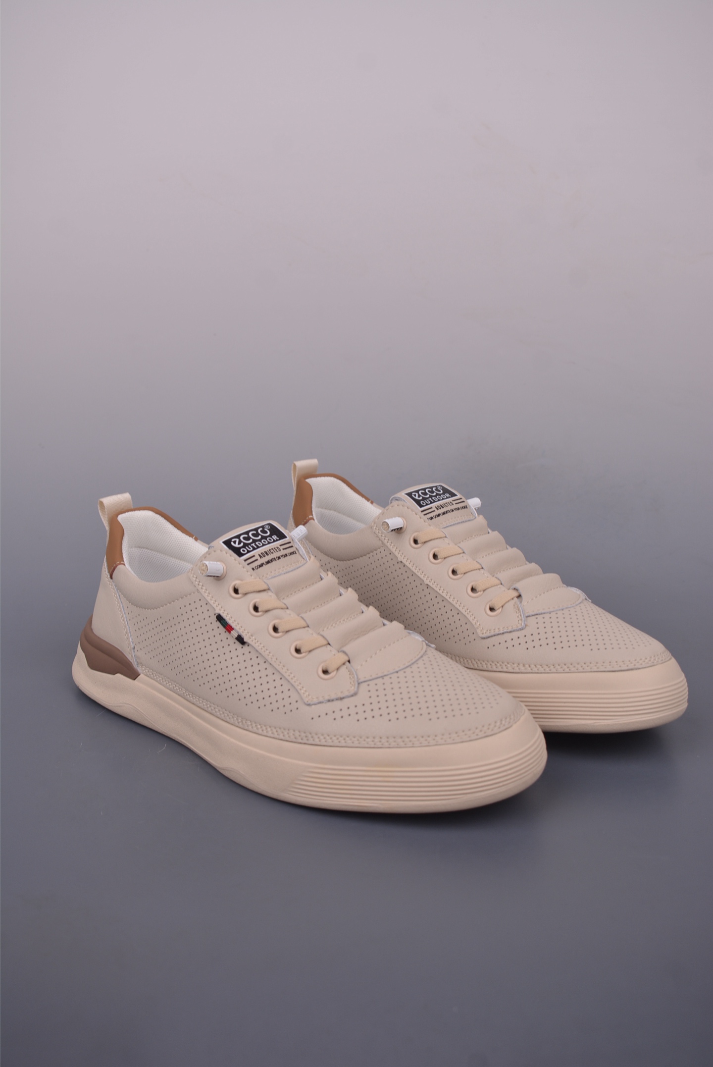 ECCO Men's Lightweight Leather Sneakers - Comfortable & Stylish Casual Shoes 1 i1749593775388 1410 0 0