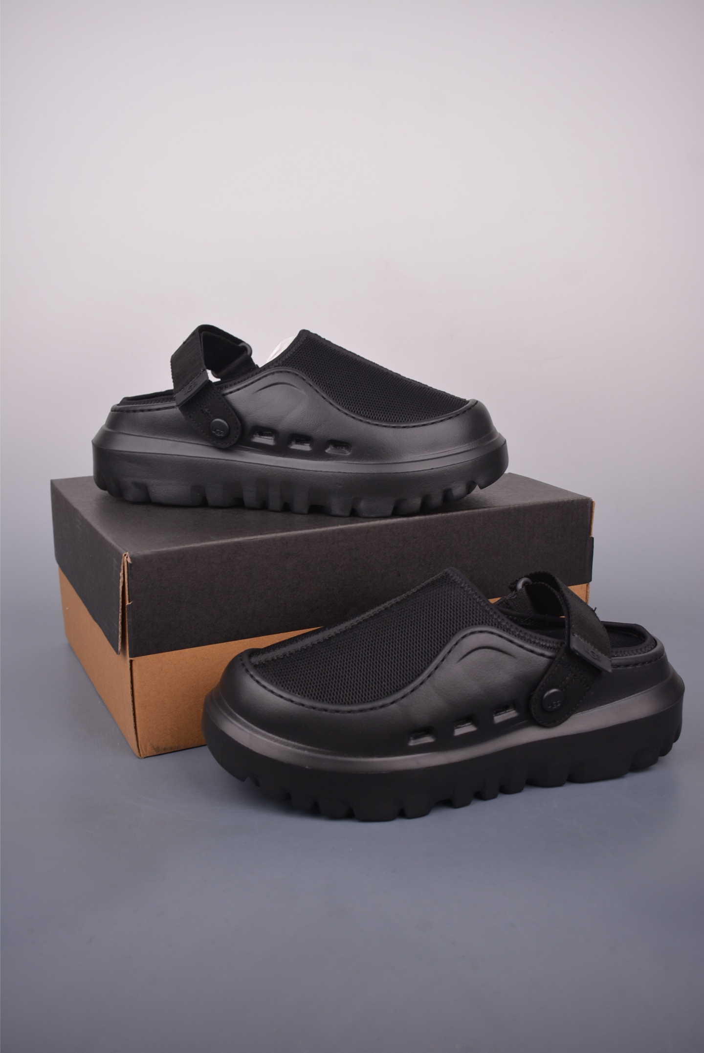 UGG夏季新款雪之答案SKTA 厚底增高舒适轻便透气洞洞鞋 M25188-Chinese UA Cheap High Quatity Brand Clothes Bags handbags Sneakers wholesale wholesaler seller from China Factory suppliers Fashion Clothing Shoes best Quality Beautiful Price UGG夏季新款雪之答案SKTA 厚底增高舒适轻便透气洞洞鞋 M25188