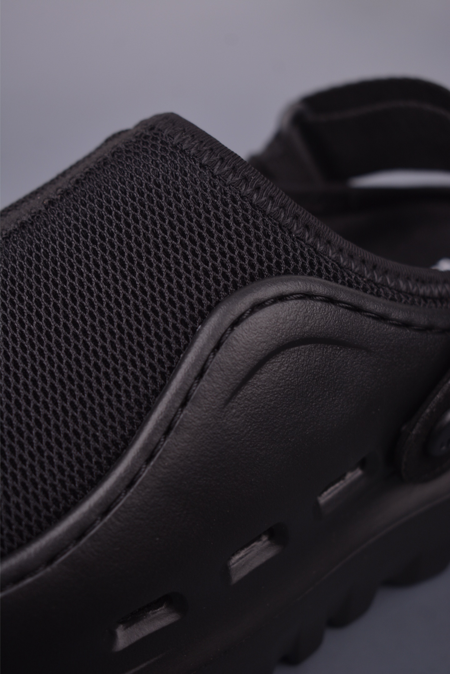 UGG夏季新款雪之答案SKTA 厚底增高舒适轻便透气洞洞鞋 M25188-Chinese UA Cheap High Quatity Brand Clothes Bags handbags Sneakers wholesale wholesaler seller from China Factory suppliers Fashion Clothing Shoes best Quality Beautiful Price UGG夏季新款雪之答案SKTA 厚底增高舒适轻便透气洞洞鞋 M25188