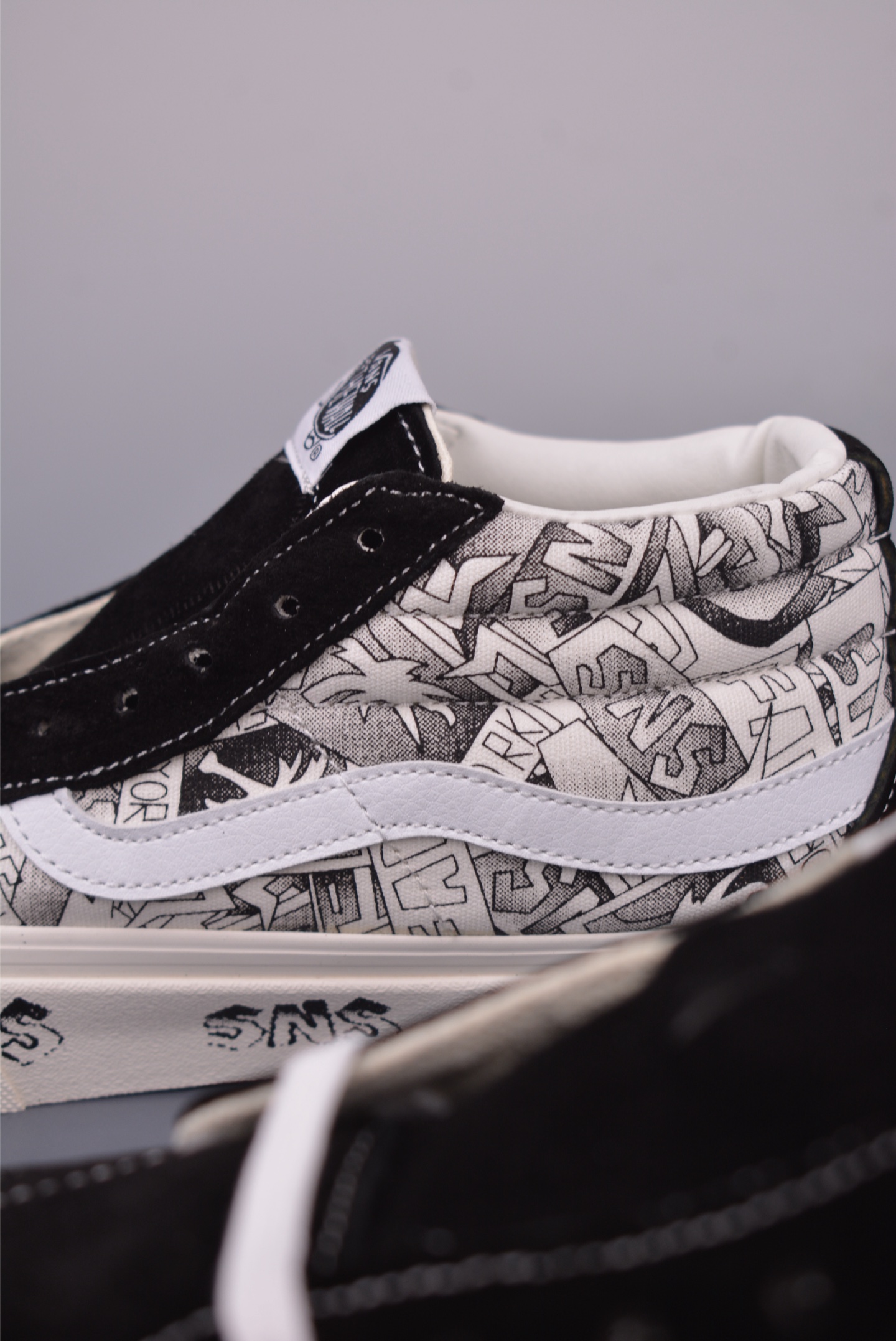 Vans Sk8-Mid SNS 黑白涂鸦中帮 以当地 Venice 沙滩为主题-Chinese UA Cheap High Quatity Brand Clothes Bags handbags Sneakers wholesale wholesaler seller from China Factory suppliers Fashion Clothing Shoes best Quality Beautiful Price Vans Sk8-Mid SNS 黑白涂鸦中帮 以当地 Venice 沙滩为主题