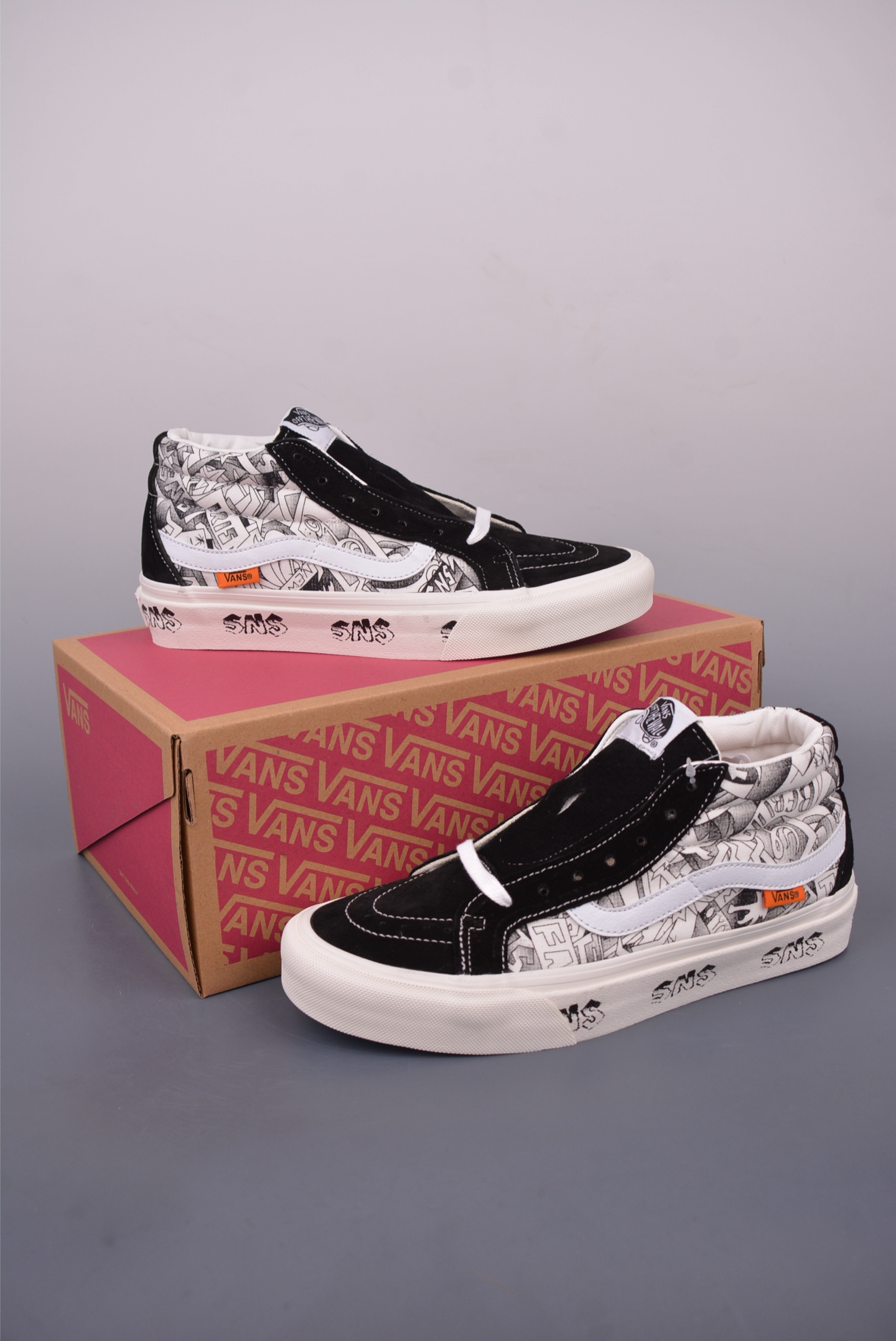 Vans Sk8-Mid SNS 黑白涂鸦中帮 以当地 Venice 沙滩为主题-Chinese UA Cheap High Quatity Brand Clothes Bags handbags Sneakers wholesale wholesaler seller from China Factory suppliers Fashion Clothing Shoes best Quality Beautiful Price Vans Sk8-Mid SNS 黑白涂鸦中帮 以当地 Venice 沙滩为主题