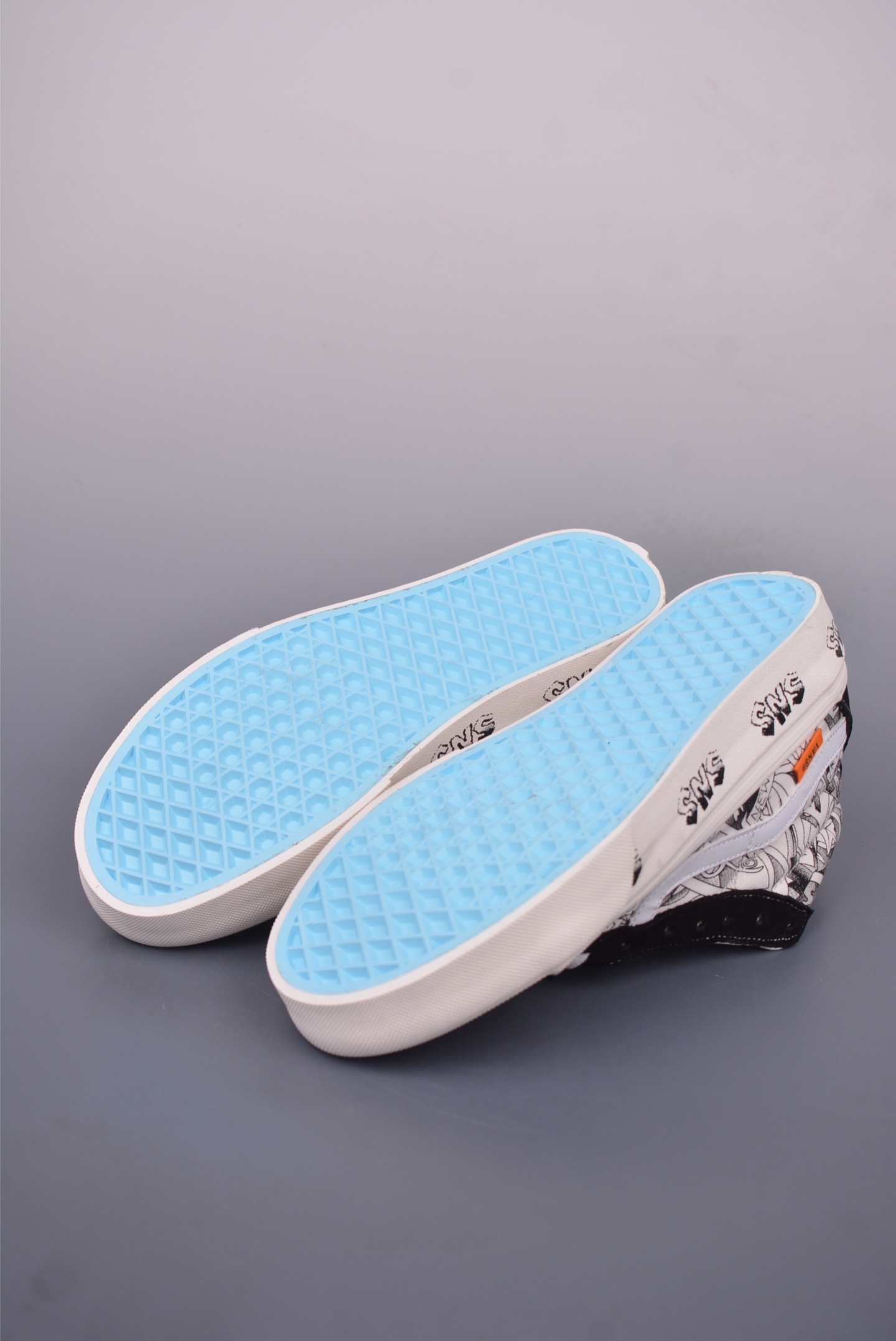 Vans Sk8-Mid SNS 黑白涂鸦中帮 以当地 Venice 沙滩为主题-Chinese UA Cheap High Quatity Brand Clothes Bags handbags Sneakers wholesale wholesaler seller from China Factory suppliers Fashion Clothing Shoes best Quality Beautiful Price Vans Sk8-Mid SNS 黑白涂鸦中帮 以当地 Venice 沙滩为主题