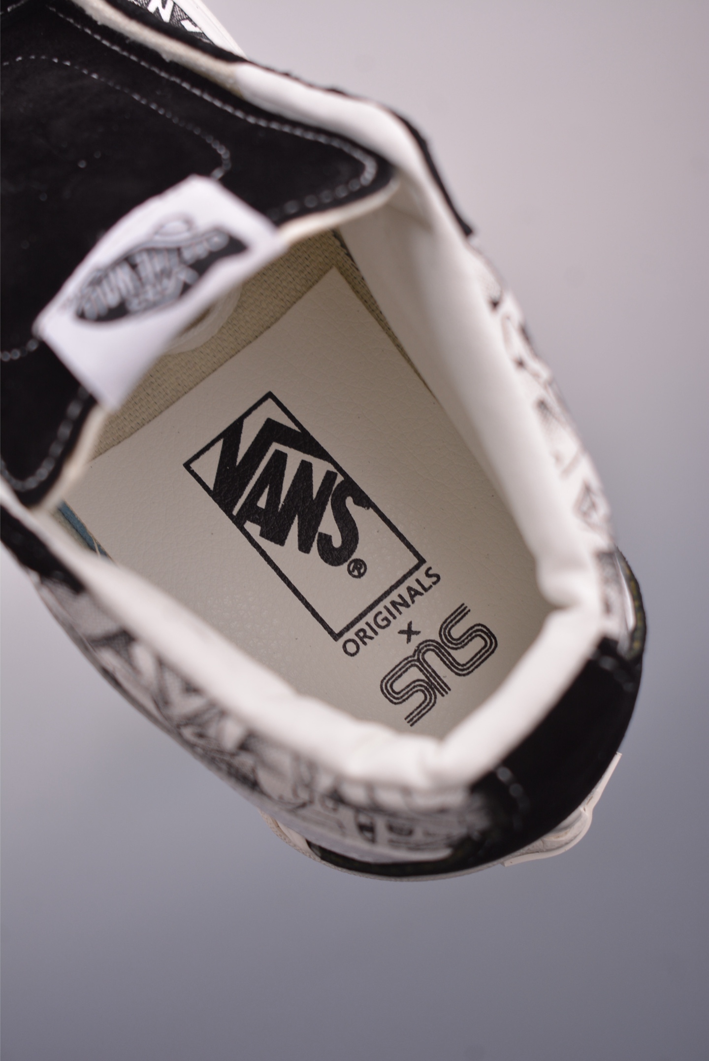 Vans Sk8-Mid SNS 黑白涂鸦中帮 以当地 Venice 沙滩为主题-Chinese UA Cheap High Quatity Brand Clothes Bags handbags Sneakers wholesale wholesaler seller from China Factory suppliers Fashion Clothing Shoes best Quality Beautiful Price Vans Sk8-Mid SNS 黑白涂鸦中帮 以当地 Venice 沙滩为主题