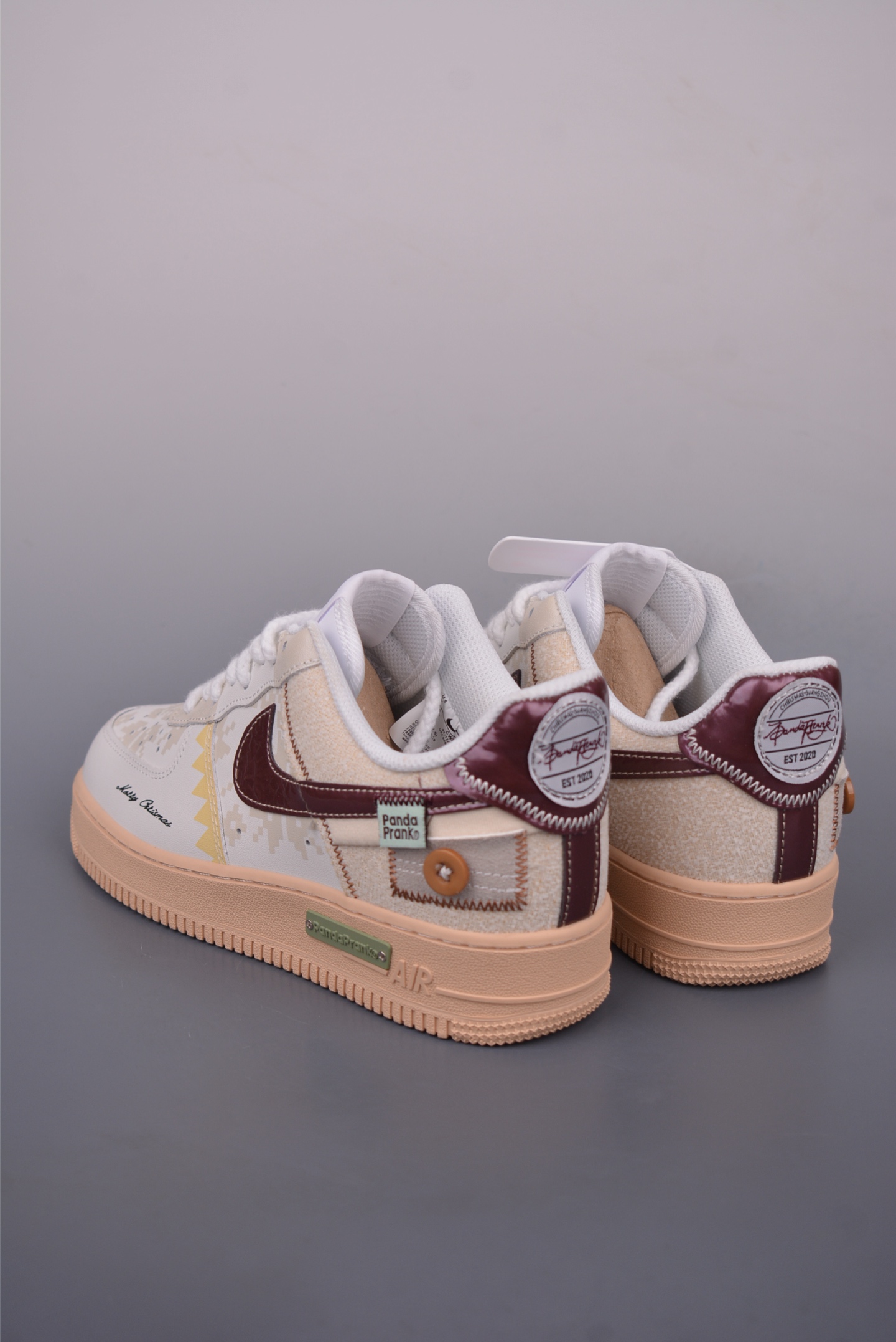 Nike Air Force 1 Low 'Merry Christmas' Edition - Premium Comfort & Style 2 i1749679146013 5780 0 1