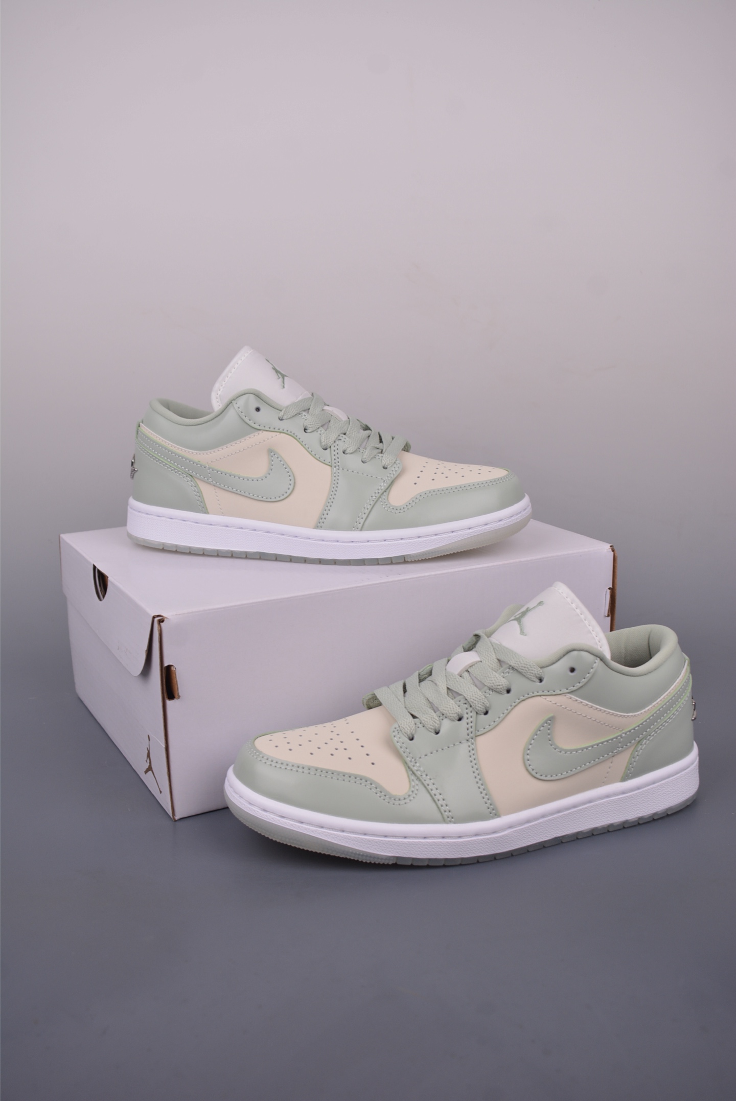 Air Jordan 1 Low 'Amber Green' Original Leather Sneakers - Premium Quality 5 i1749680248584 6737 0 4