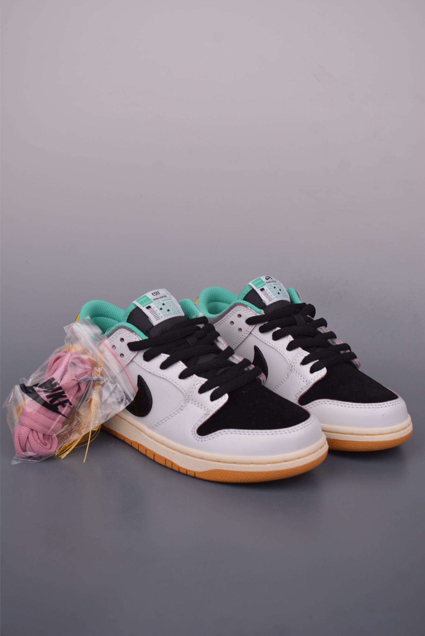 Nike SB Dunk Low Retro Sneakers - Premium Leather, Superior Comfort & Style 2 i1749683456384 9826 0 0