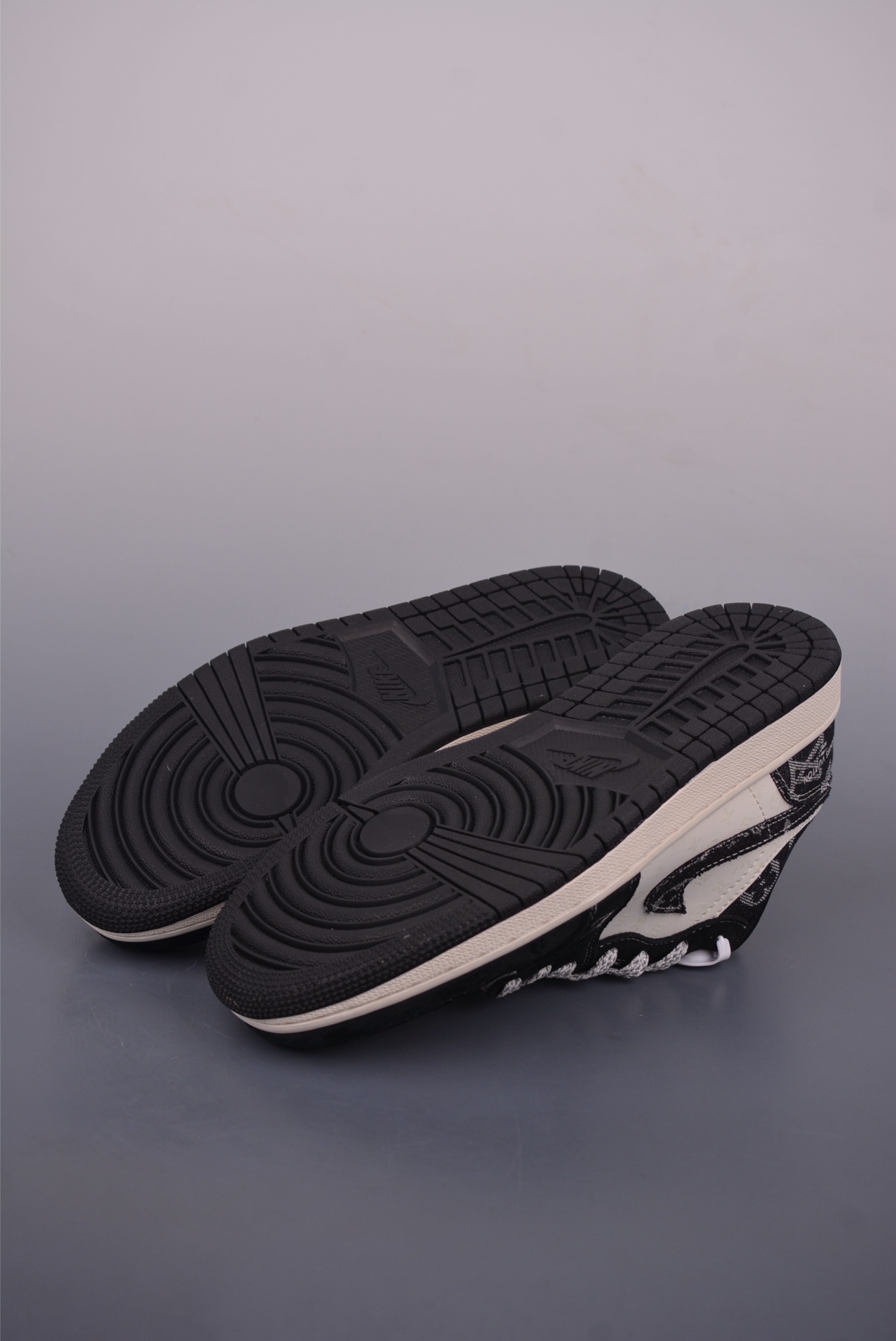 Nike Air Jordan 1 Low x Louis Vuitton Custom Sneakers - Limited Edition 3 i1749683646596 7323 0 2