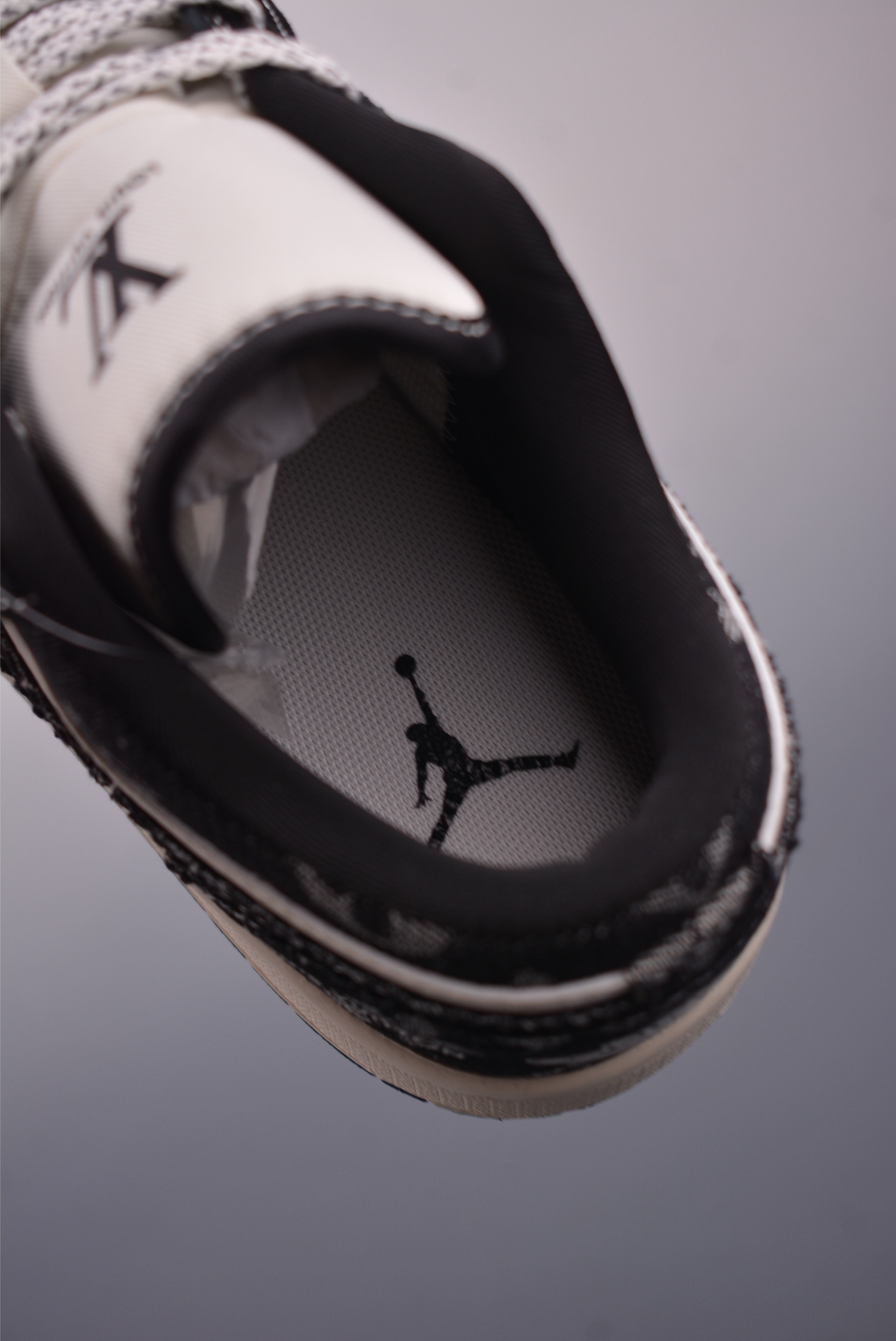 Nike Air Jordan 1 Low x Louis Vuitton Custom Sneakers - Limited Edition 9 i1749683650336 6050 0 8