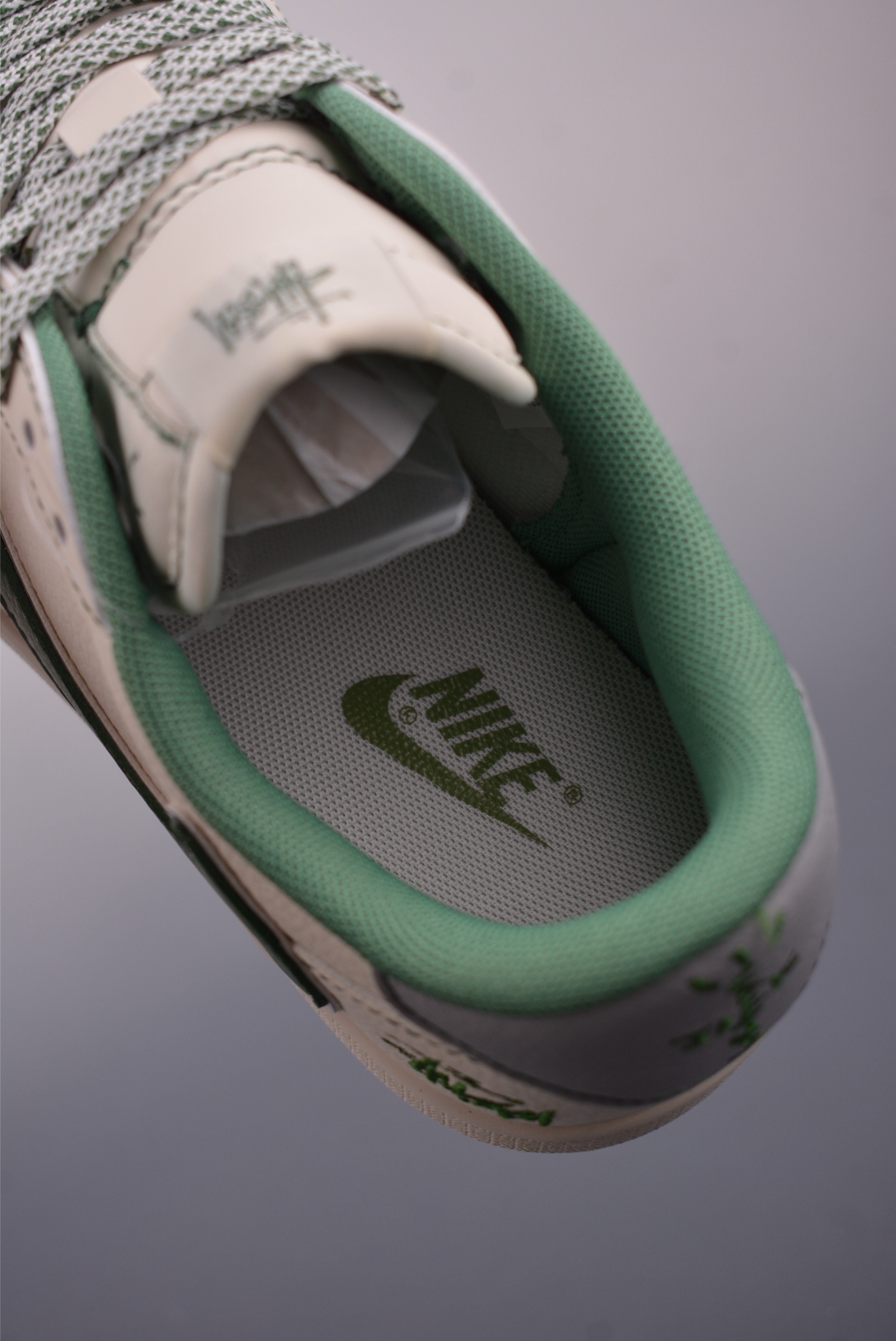 Fragment x Travis Scott x 斯图西 Air Jordan 1 Low 三方联名倒钩 XF8698-073-莆田鞋,莆田鞋货源,高仿鞋,高仿鞋货源,安福档口,莆田高仿鞋,莆田鞋批发,高仿鞋批发,莆田高仿运动鞋,高仿运动鞋,莆田运动鞋 Fragment x Travis Scott x 斯图西 Air Jordan 1 Low 三方联名倒钩 XF8698-073