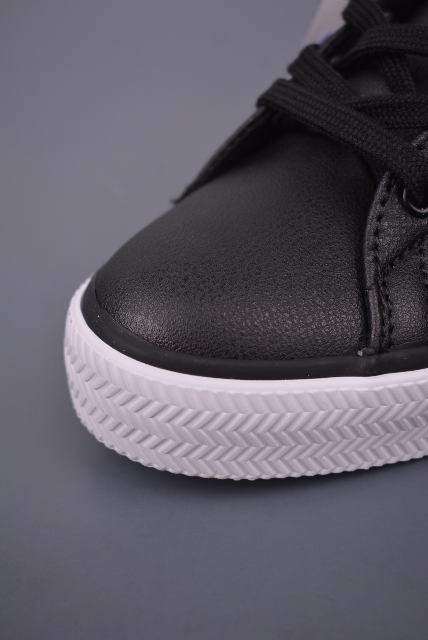 Lacoste Men's Classic Low-Top Sneakers - Simple, Stylish, and Comfortable 7 i1749762624479 343 0 5