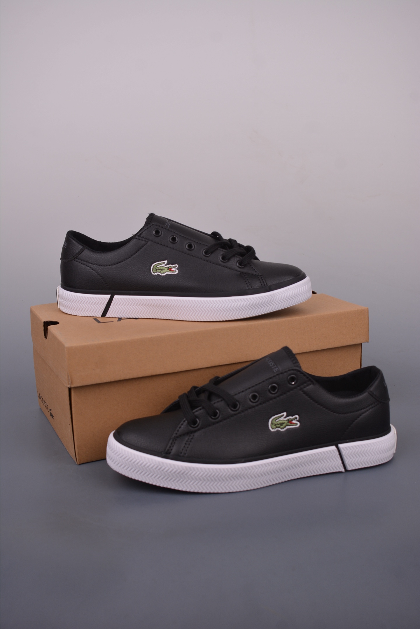 Lacoste Classic Low-Top Sneakers - Comfortable & Stylish Casual Shoes 4 i1749762624498 9664 0 4