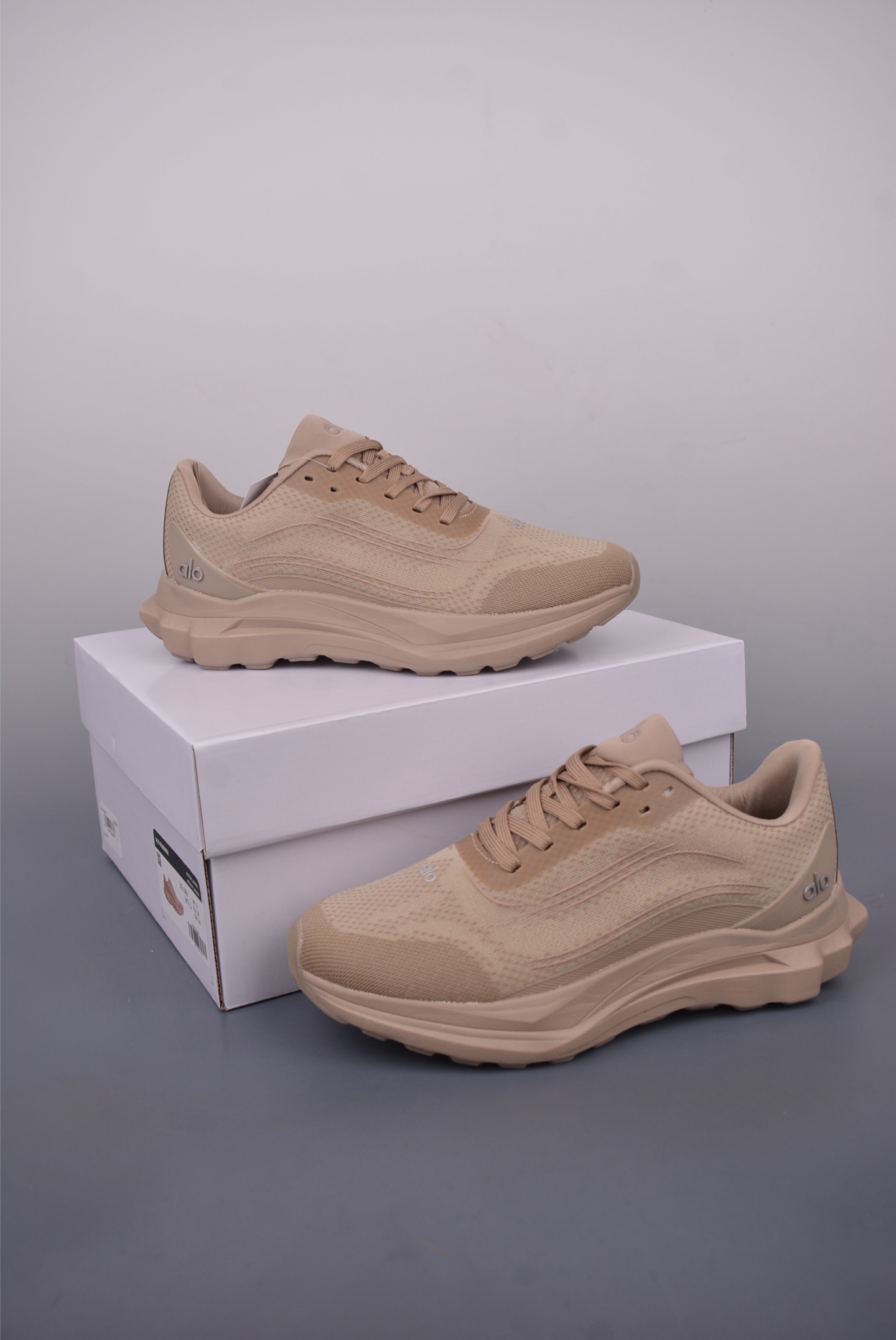 Alo Yoga Runner Mode Sneakers - Comfortable, Slip-Resistant, Low-Profile Design 5 i1749762799328 2851 0 4