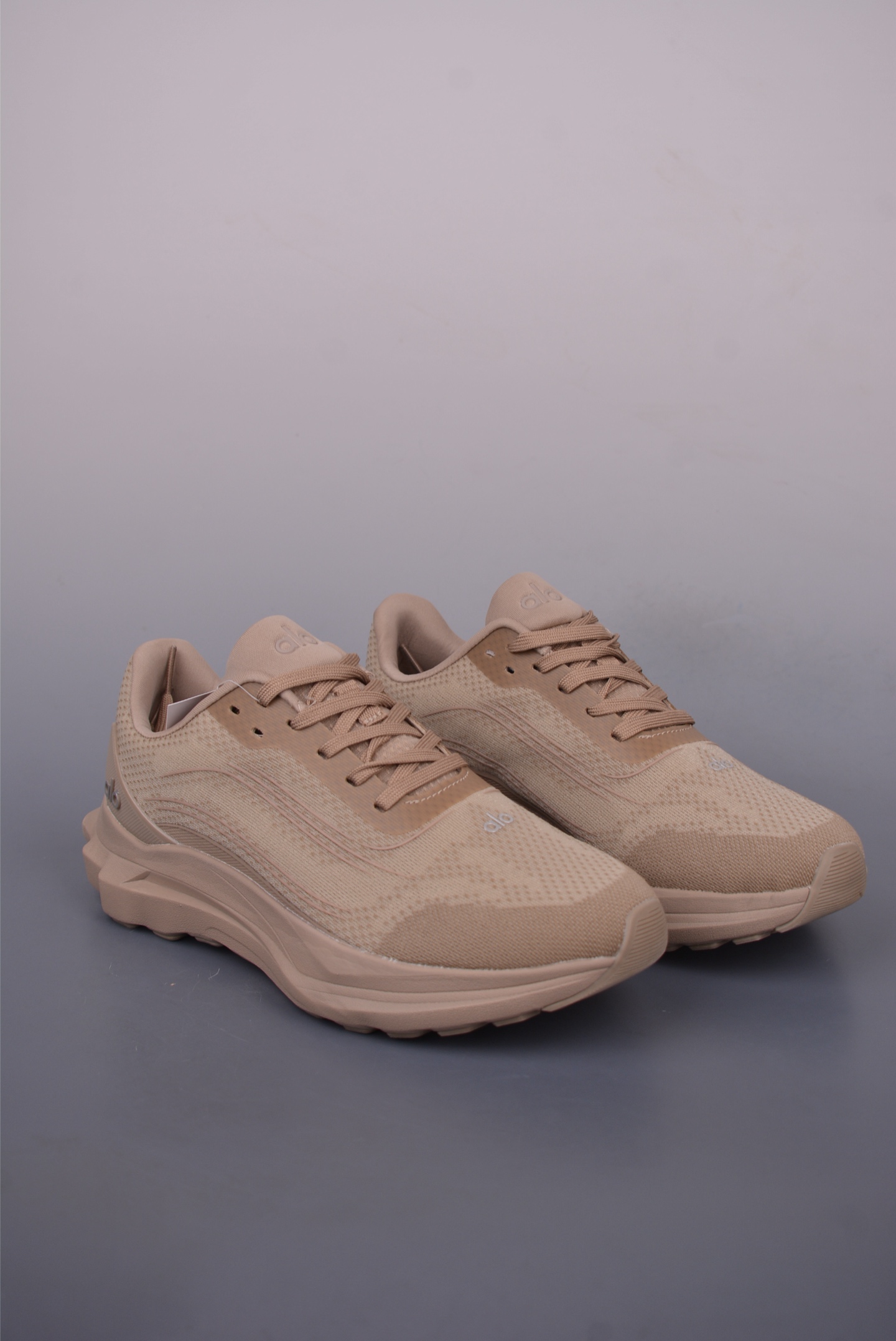 Alo Yoga Runner Mode Sneakers - Comfortable, Slip-Resistant, Low-Profile Design 1 i1749762806954 2976 0 0