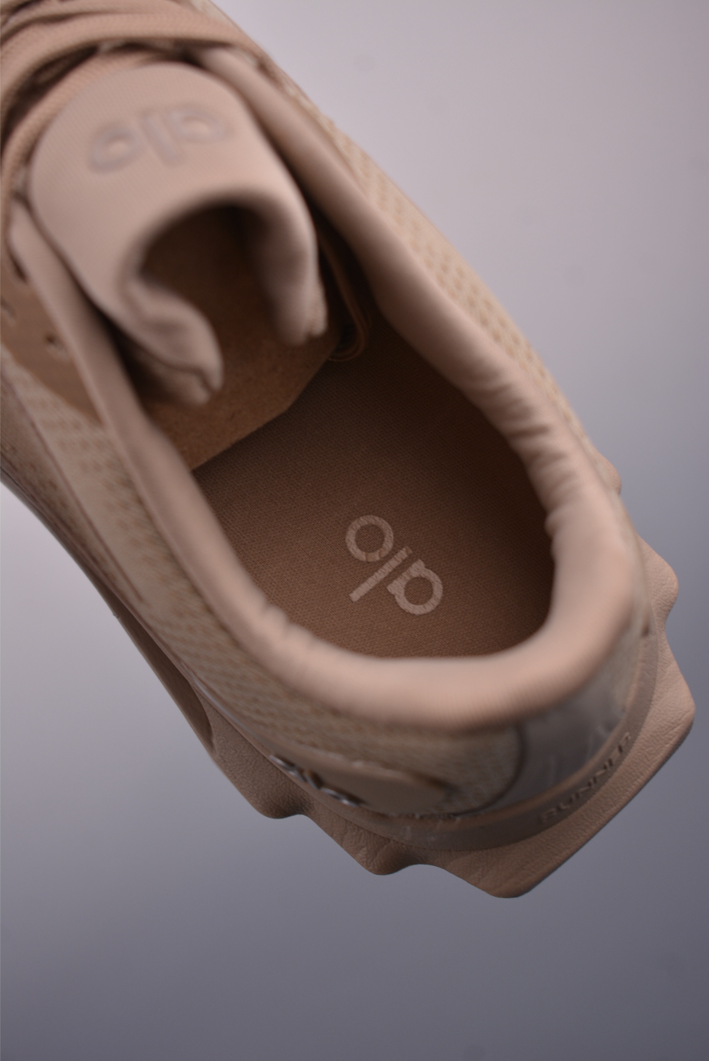 Alo Yoga Runner Mode Sneakers - Comfortable, Slip-Resistant, Low-Profile Design 9 i1749762806968 1772 0 8