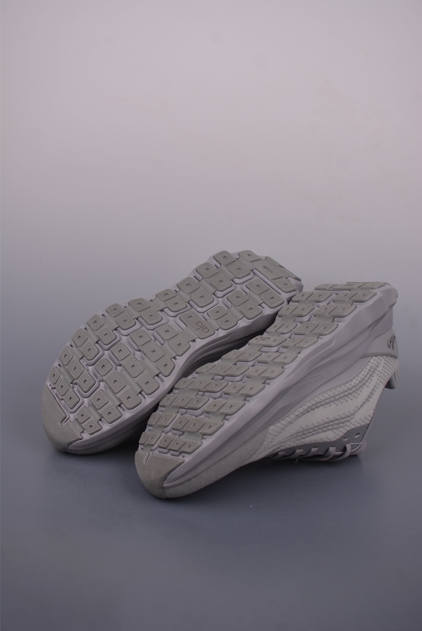 Alo Yoga Runner Mode Sneakers - Comfortable, Stylish, and Durable 3 i1749762816095 6076 0 2