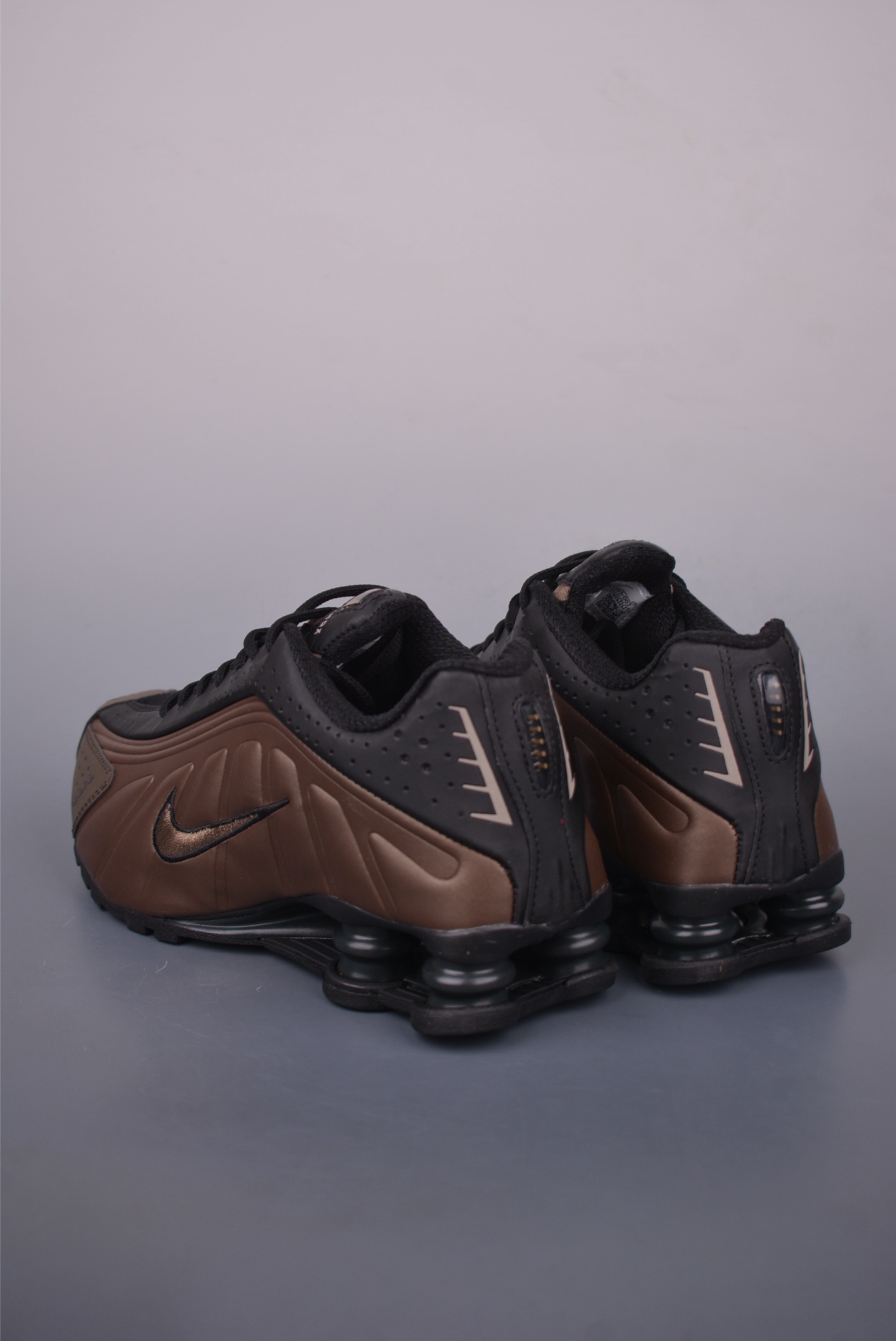 Nike Shox Ride 2 SP x Supreme Running Shoes - Full Cushion Comfort 3 i1749765262437 9499 0 1