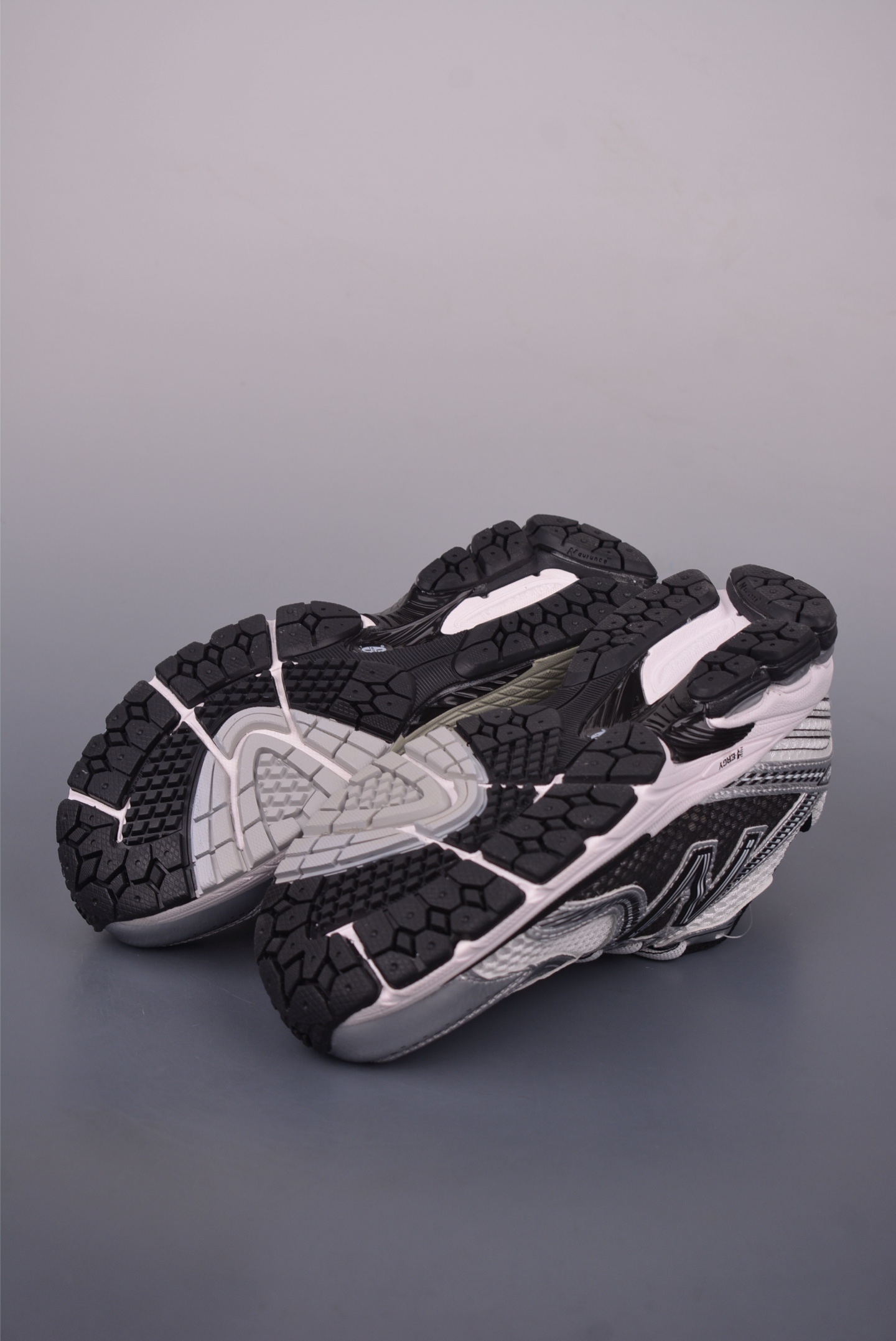 New Balance 860V2 Low-Top Running Shoes - Silver Metallic Design 4 i1749766104502 7701 0 2