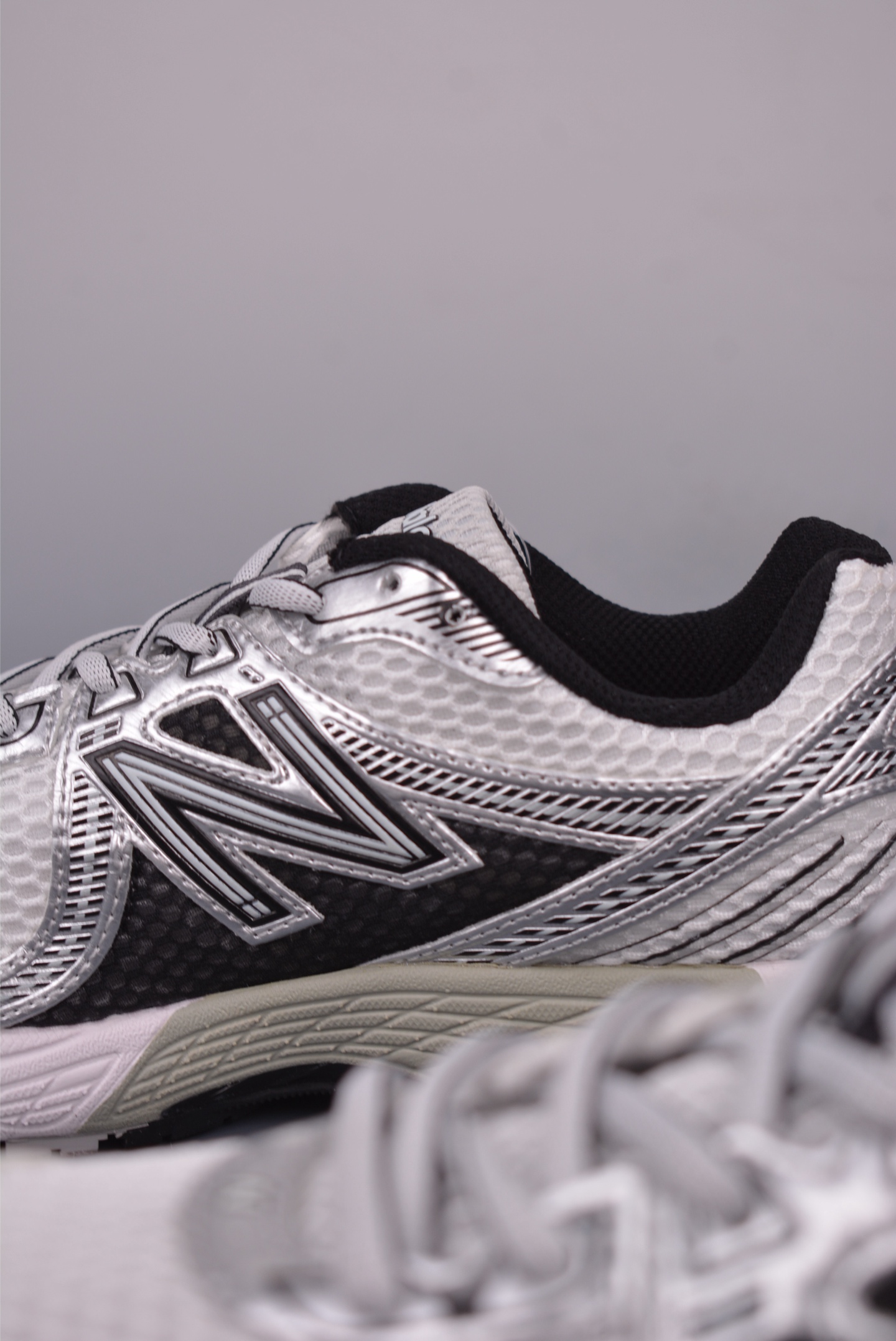 New Balance 860V2 Low-Top Running Shoes - Silver Metallic Design 9 i1749766104520 2989 0 7