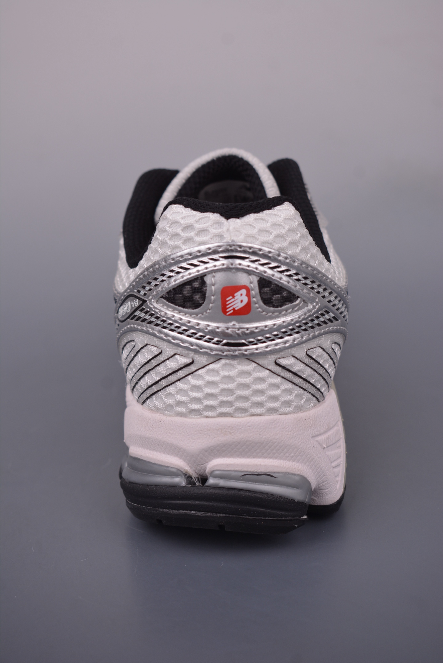 New Balance 860V2 Low-Top Running Shoes - Silver Metallic Design 5 i1749766104583 5993 0 3