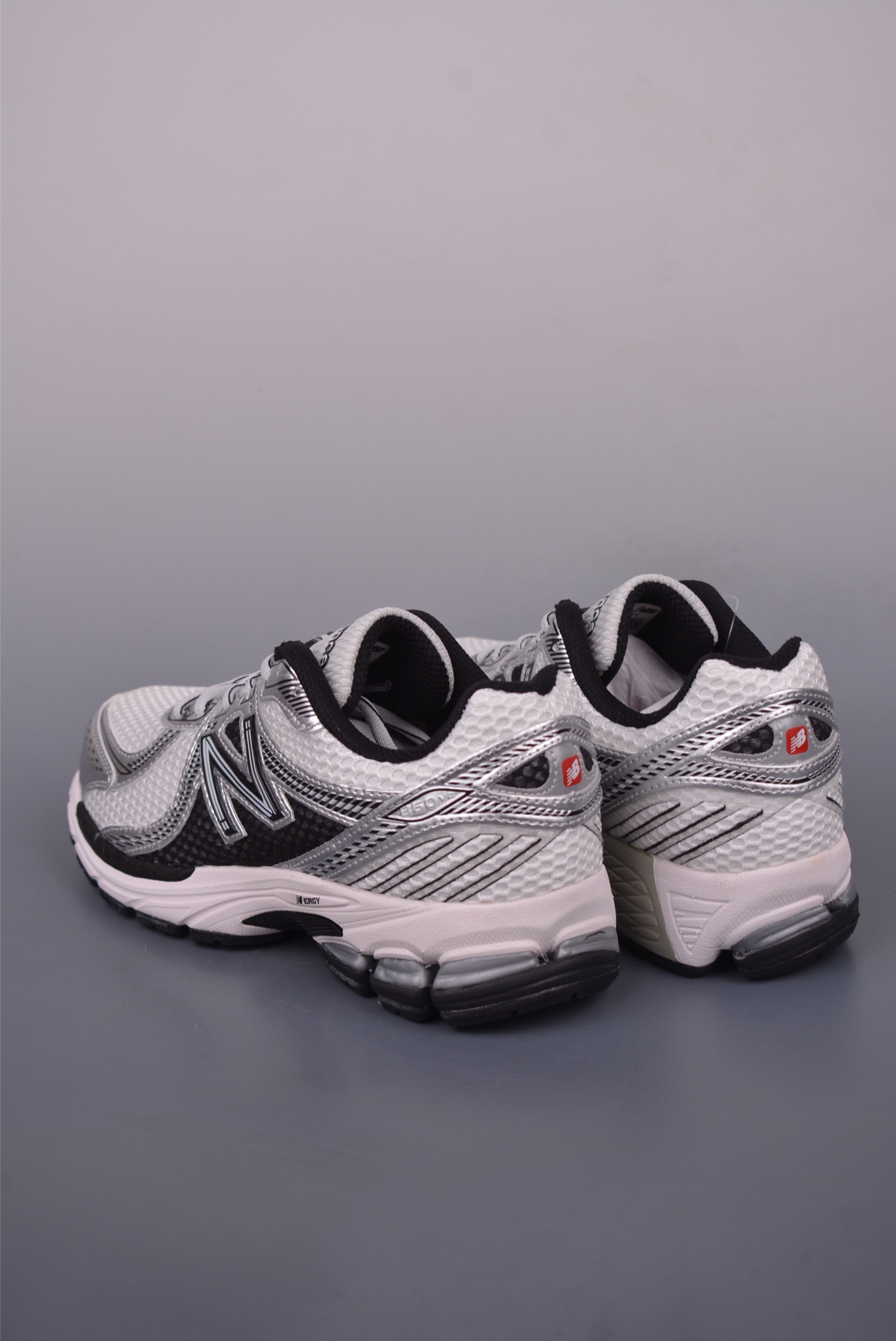 New Balance 860V2 Low-Top Running Shoes - Silver Metallic Design 3 i1749766105701 1813 0 1