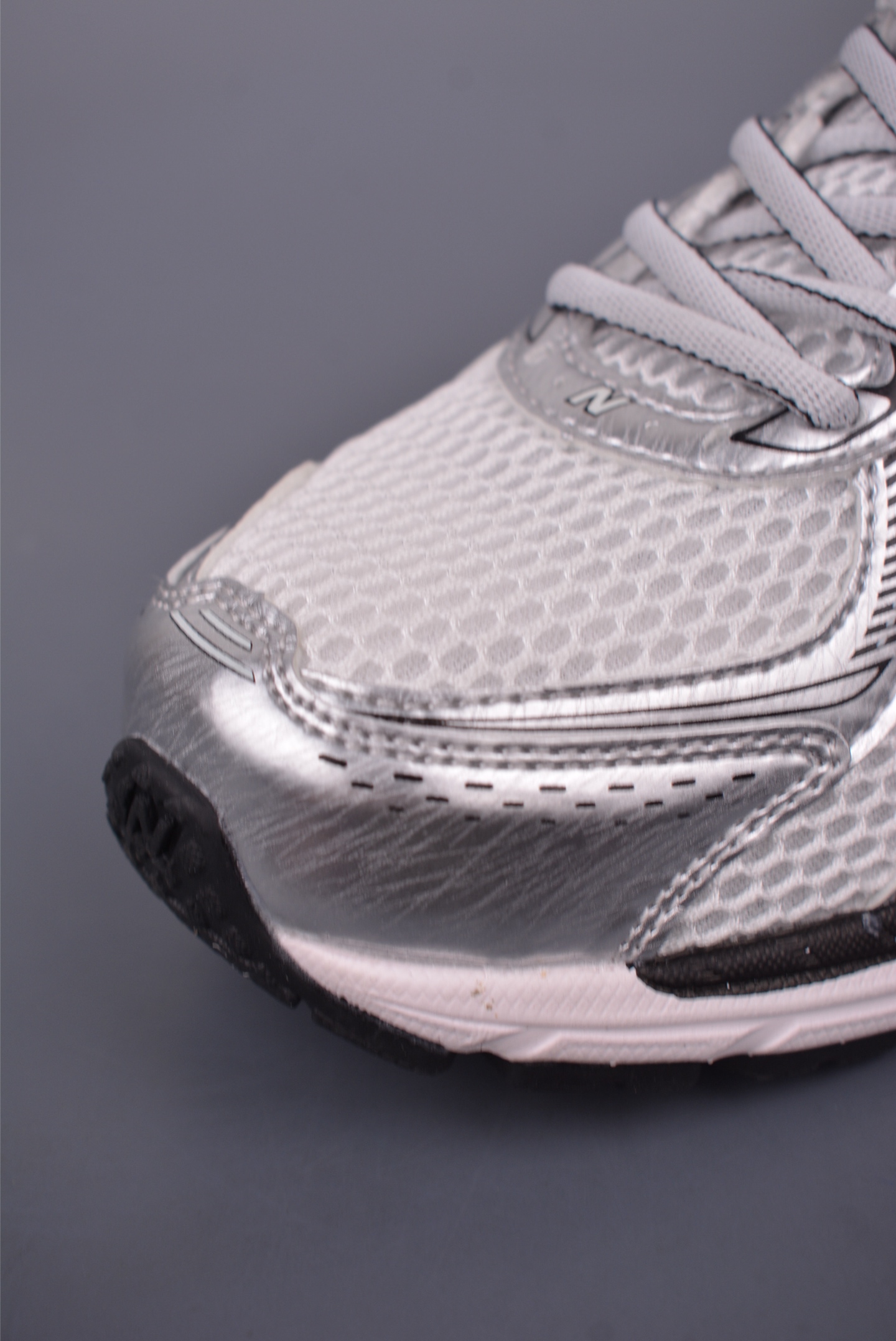 New Balance 860V2 Low-Top Running Shoes - Silver Metallic Design 7 i1749766105718 978 0 5