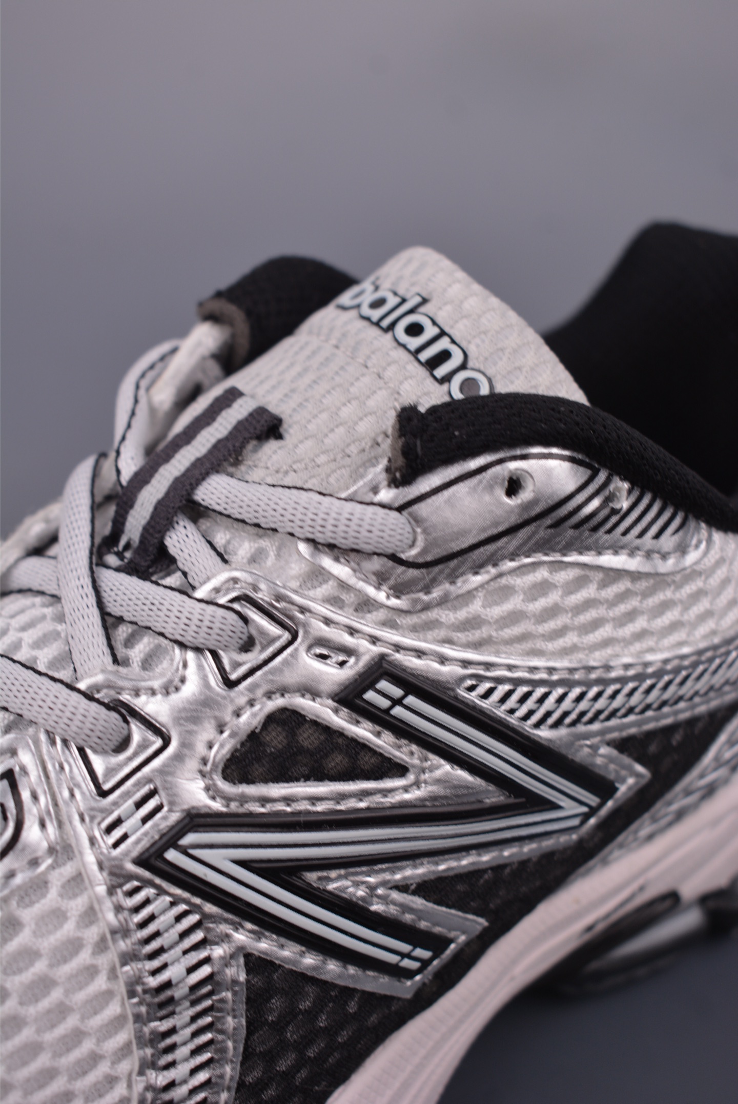 New Balance 860V2 Low-Top Running Shoes - Silver Metallic Design 8 i1749766105763 2785 0 6