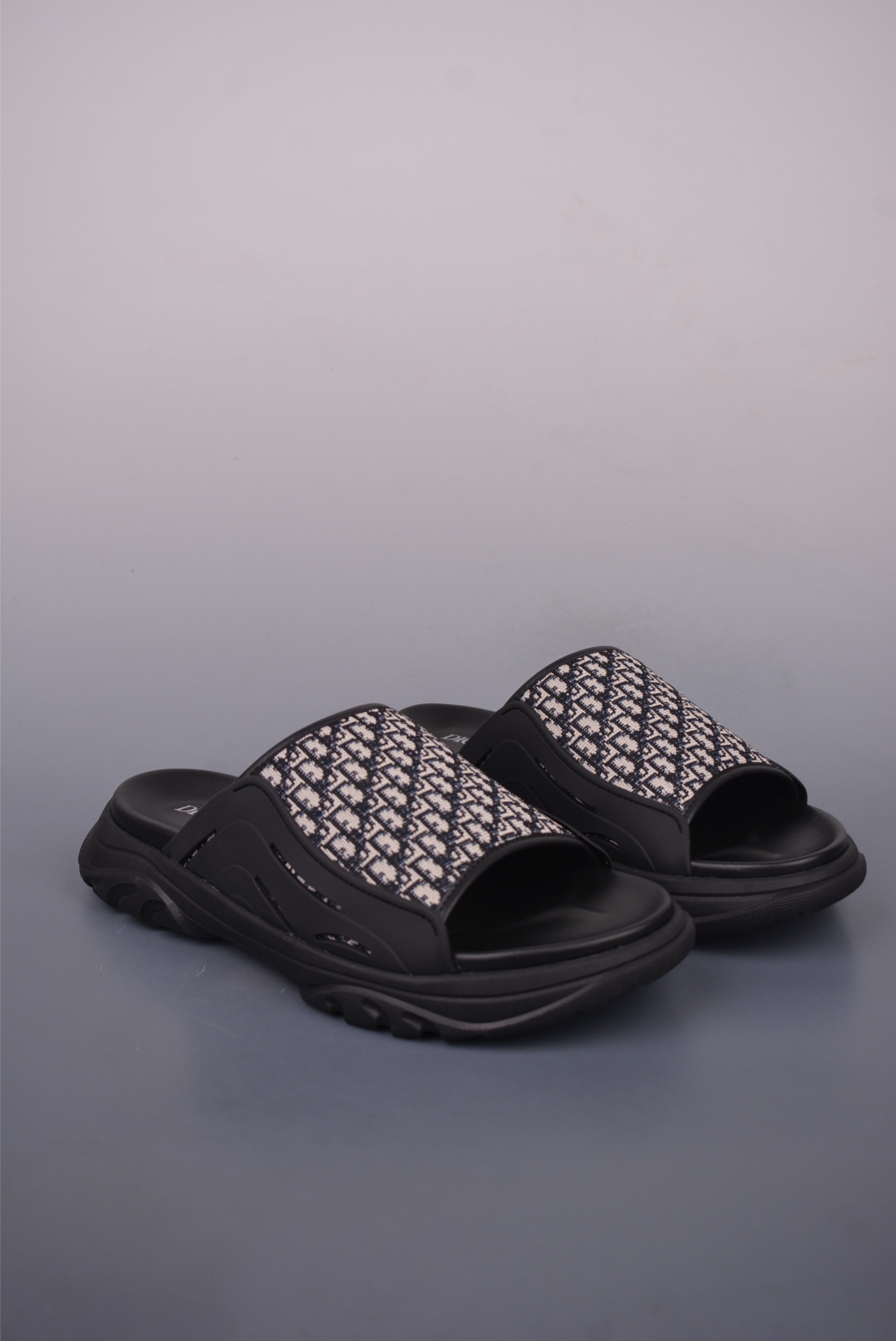 Dior H-Town Oblique Slides: Iconic Style & Comfort with Signature Details 1 i1749766659607 6667 0 0