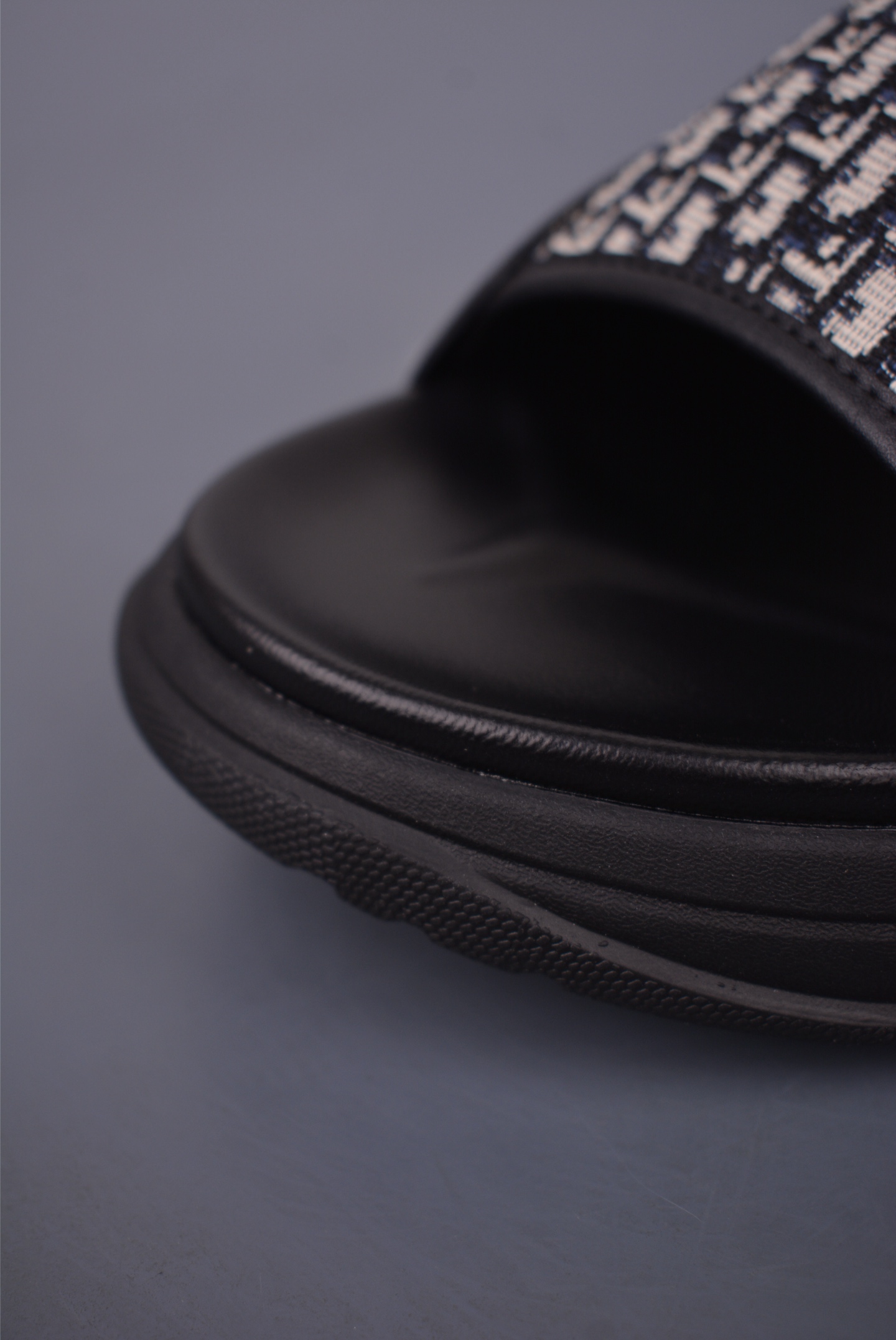 Dior H-Town Oblique Slides: Iconic Style & Comfort with Signature Details 6 i1749766659694 8321 0 5