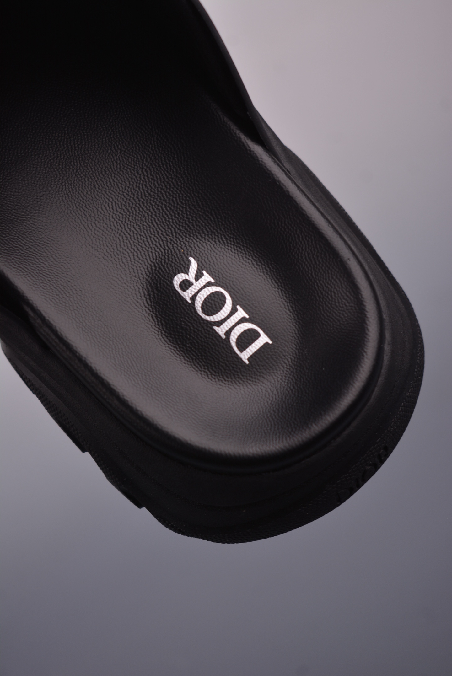 Dior H-Town Oblique Slides: Iconic Style & Comfort with Signature Details 9 i1749766664176 2179 0 8