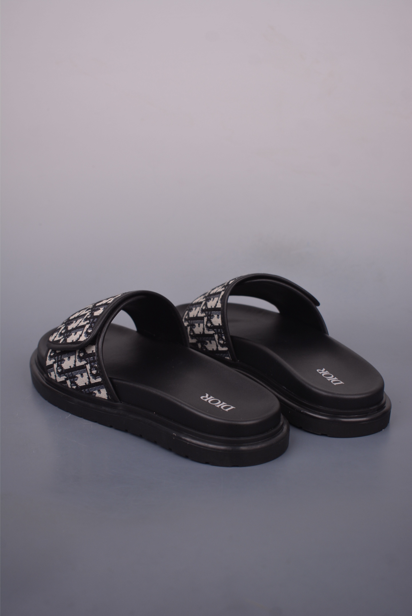 Dior H-Town Oblique Slides: Iconic Style, Supreme Comfort, and Adjustable Fit 2 i1749766887002 2310 0 1