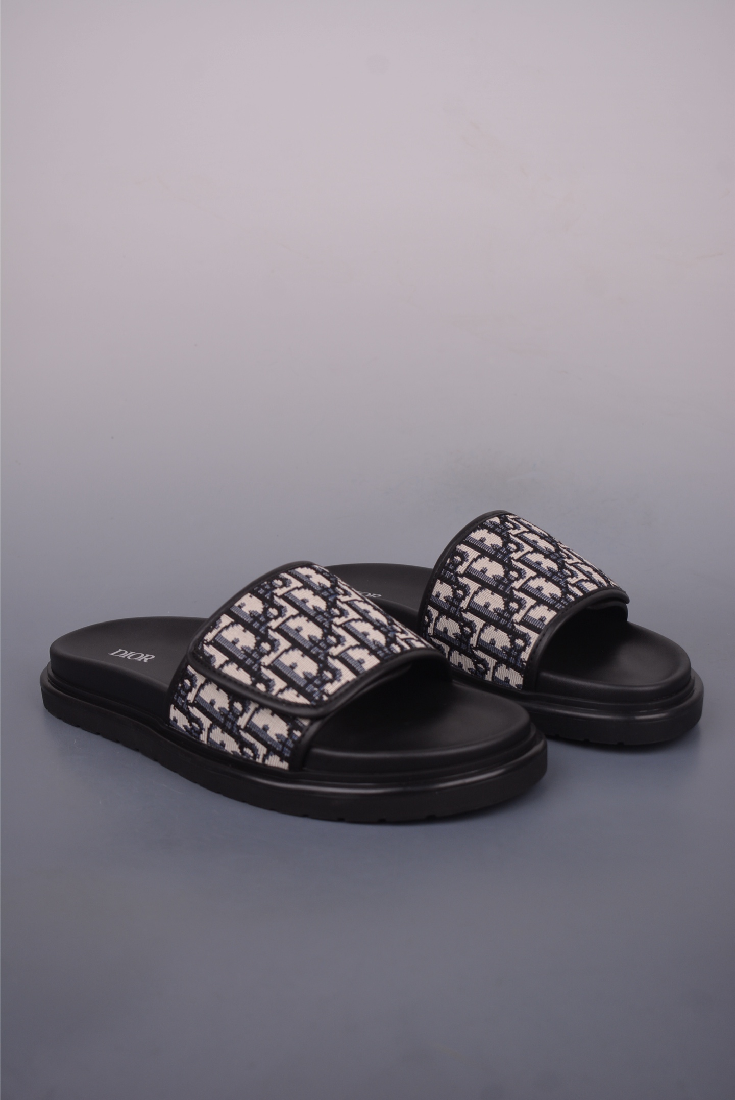 Dior H-Town Oblique Slides: Iconic Style, Supreme Comfort, and Adjustable Fit 1 i1749766891276 4058 0 0