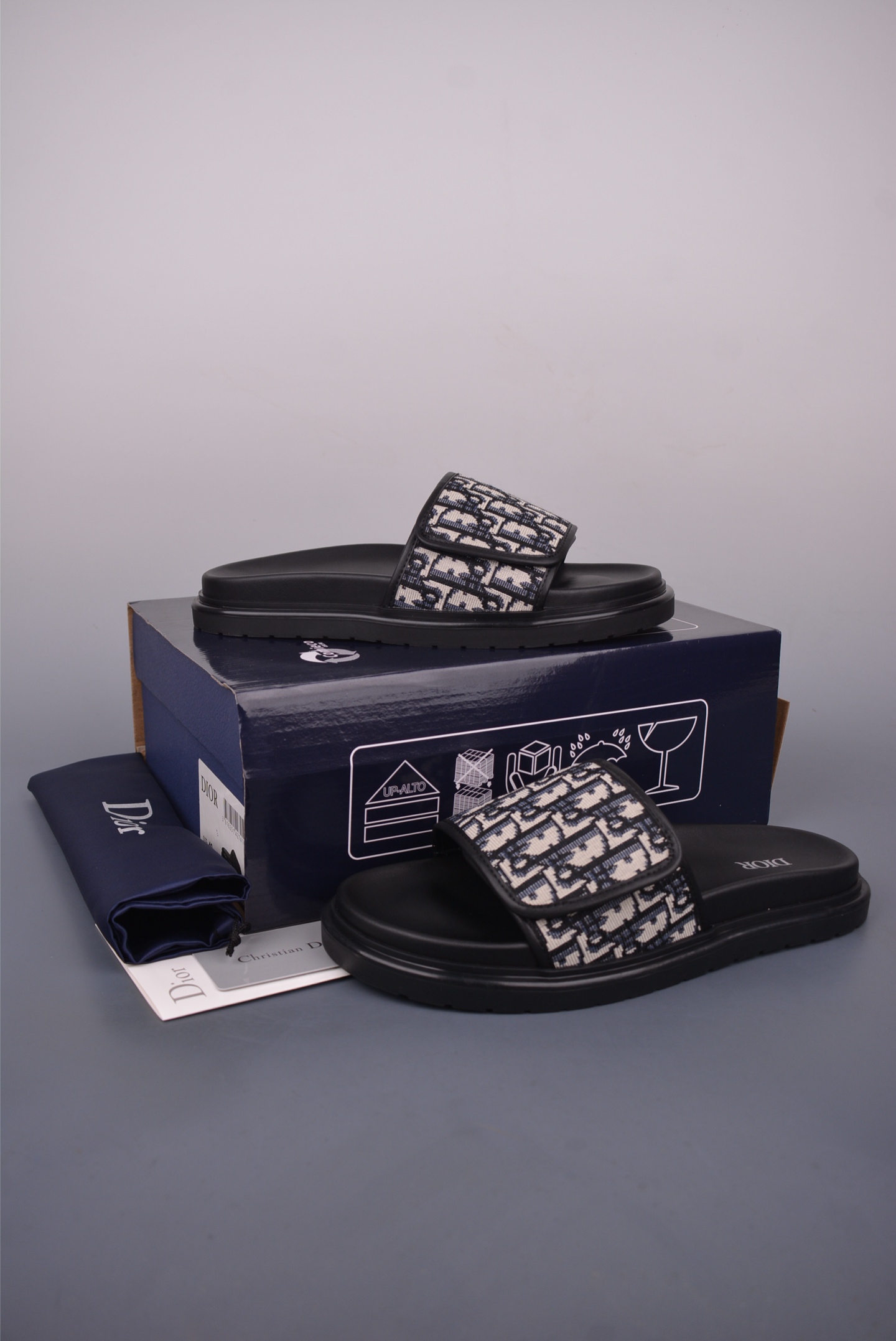 Dior H-Town Oblique Slides: Iconic Style, Supreme Comfort, and Adjustable Fit 5 i1749766891276 9525 0 4