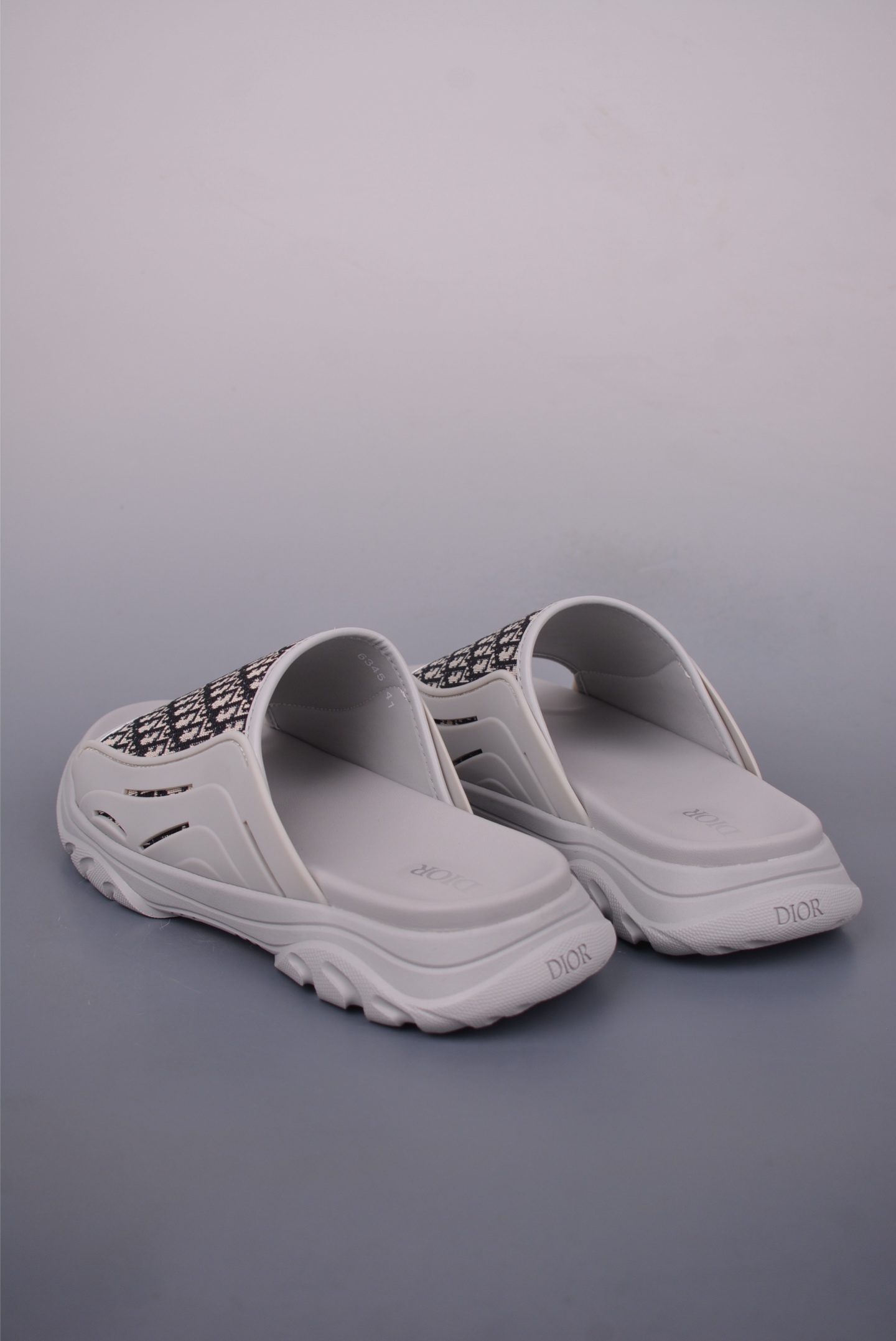 Dior H-Town Oblique Slides - Comfortable and Stylish Summer Footwear 3 i1749766907175 2418 0 1