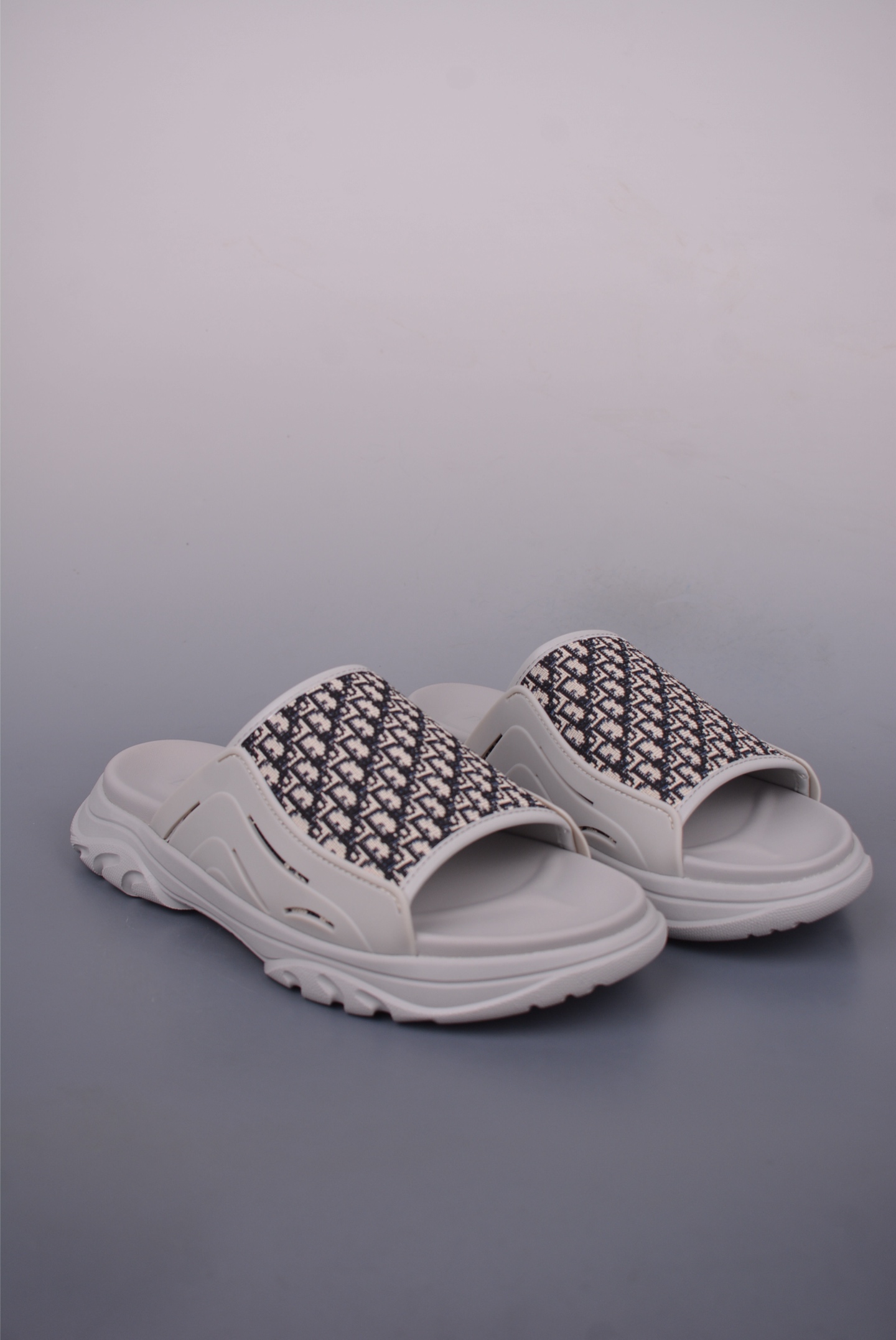 Dior H-Town Oblique Slides - Comfortable and Stylish Summer Footwear 2 i1749766910715 5408 0 0