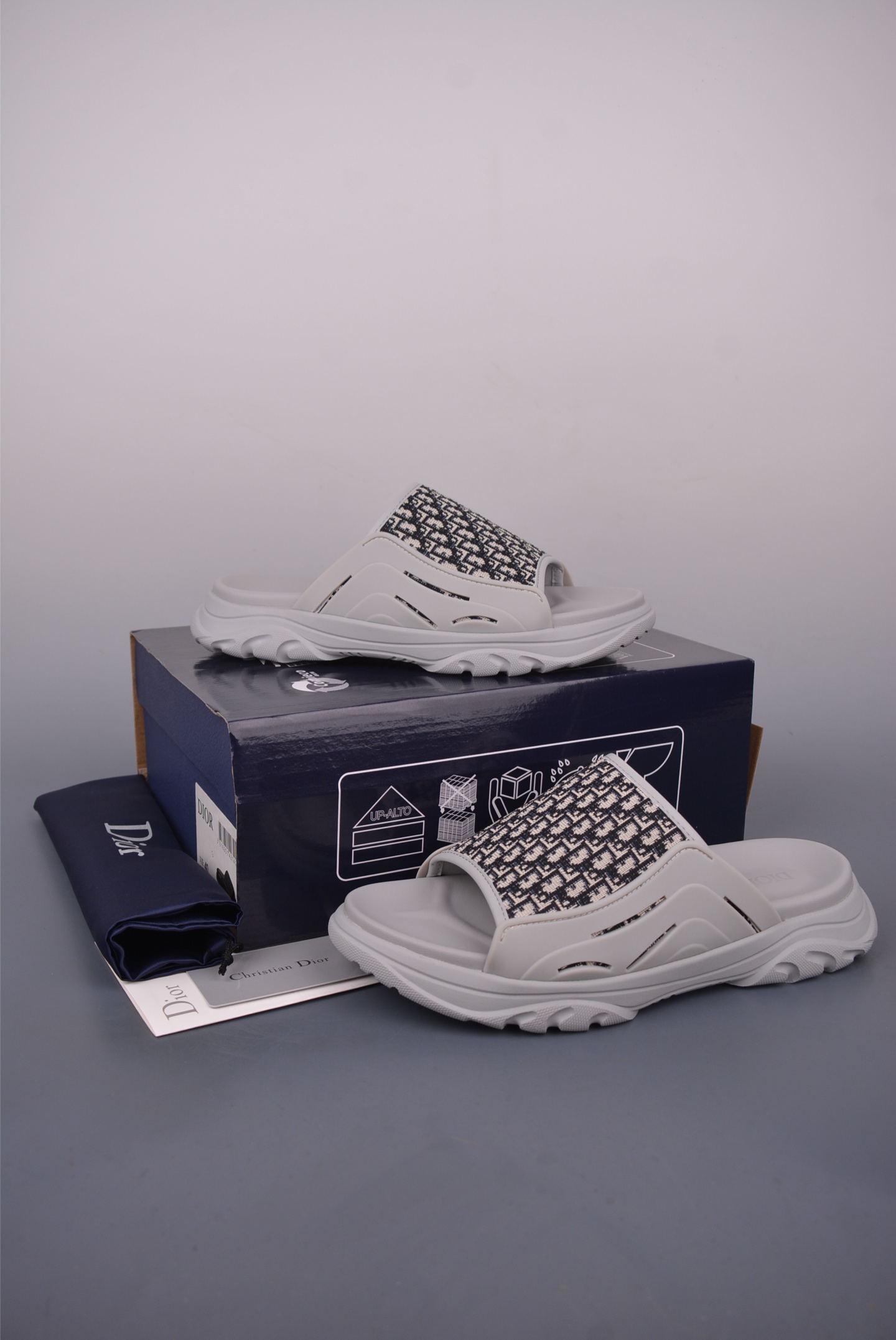 Dior H-Town Oblique Slides - Comfortable and Stylish Summer Footwear 6 i1749766910745 8799 0 4