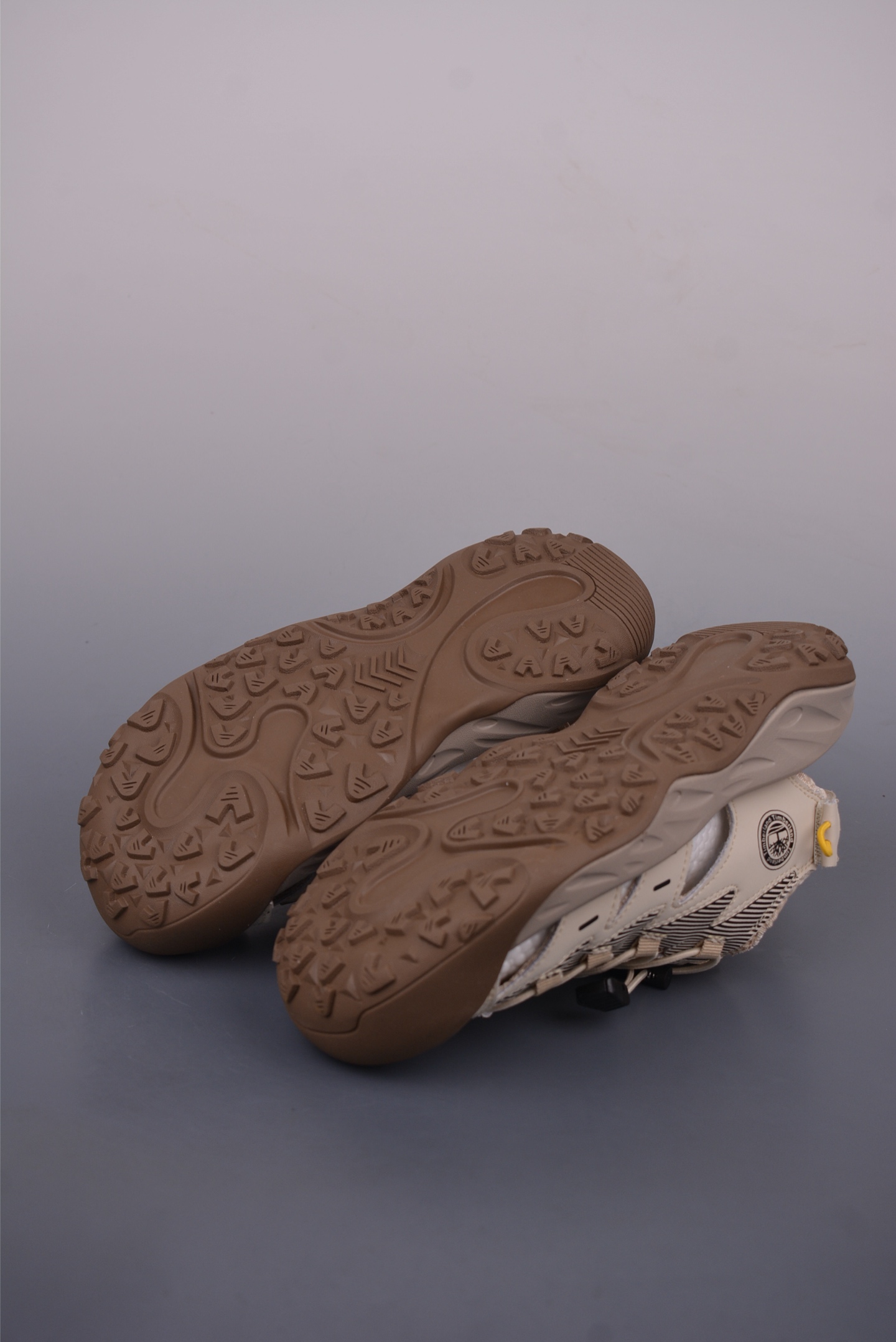 Timberland添柏岚/天伯伦 舒适防滑魔术贴夏季包头凉鞋 境界系列 TB23066-Chinese UA Cheap High Quatity Brand Clothes Bags handbags Sneakers wholesale wholesaler seller from China Factory suppliers Fashion Clothing Shoes best Quality Beautiful Price Timberland添柏岚/天伯伦 舒适防滑魔术贴夏季包头凉鞋 境界系列 TB23066