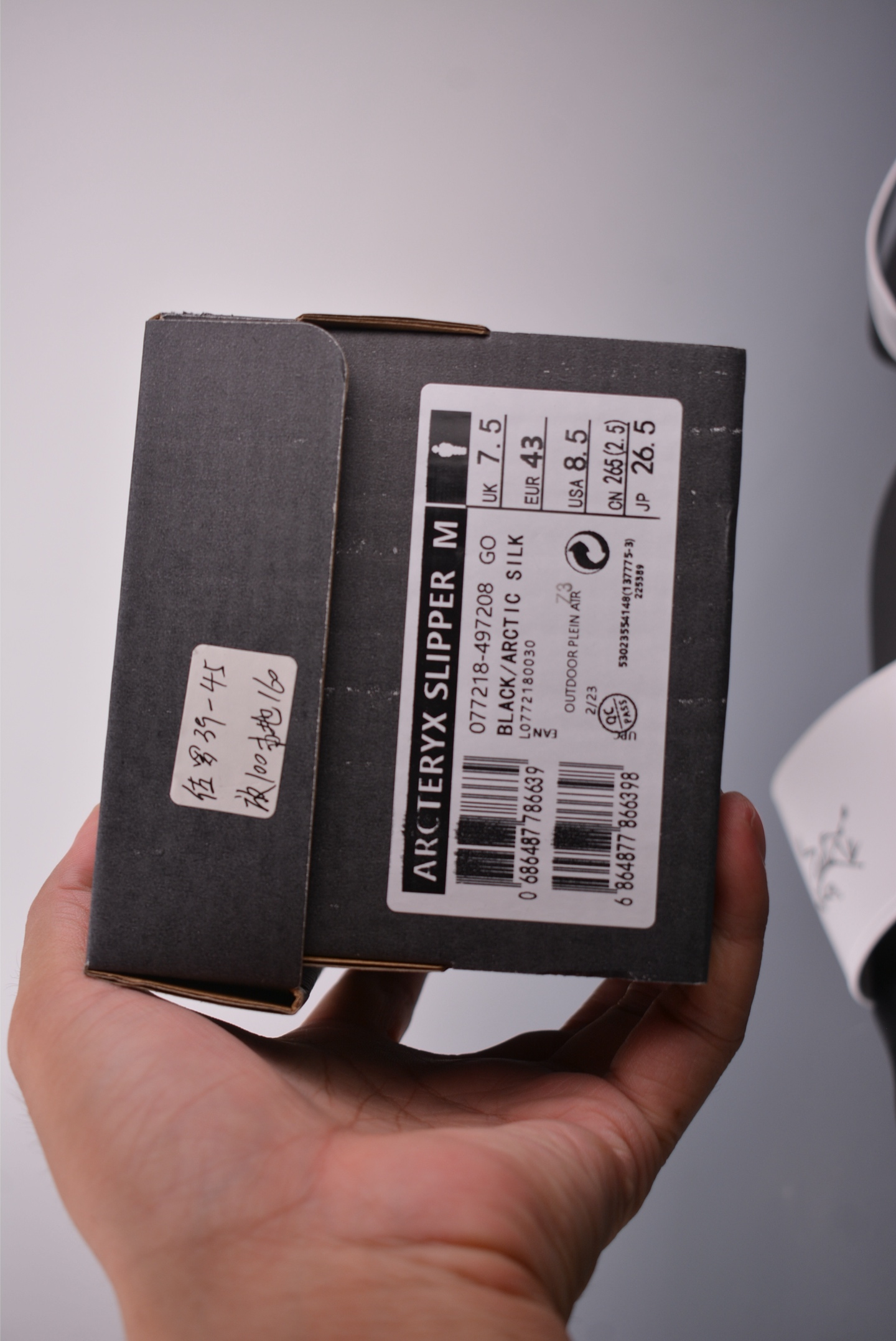 Arc'teryx Men's White and Black Slide Sandal, Comfortable and Supportive Design 8 i1749767403660 1530 0 6
